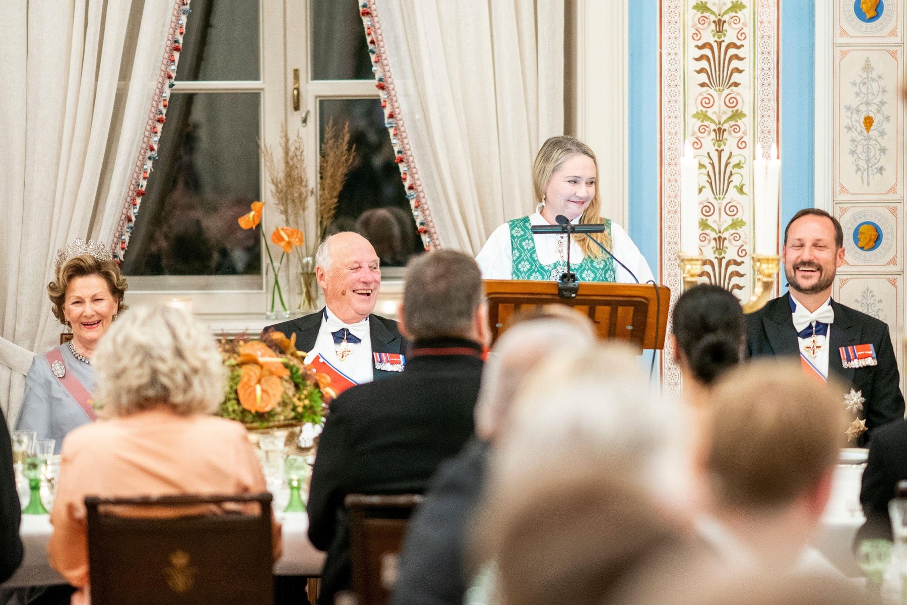 Oslo, Norway. 28th Oct, 2021. Oslo 20211028.The new president of the Parliament, Eva Kristin Hansen, will give a speech during the royal couple's dinner for the representatives of the Parliament at the castle. Sitting from left: Queen Sonja, King Harald a