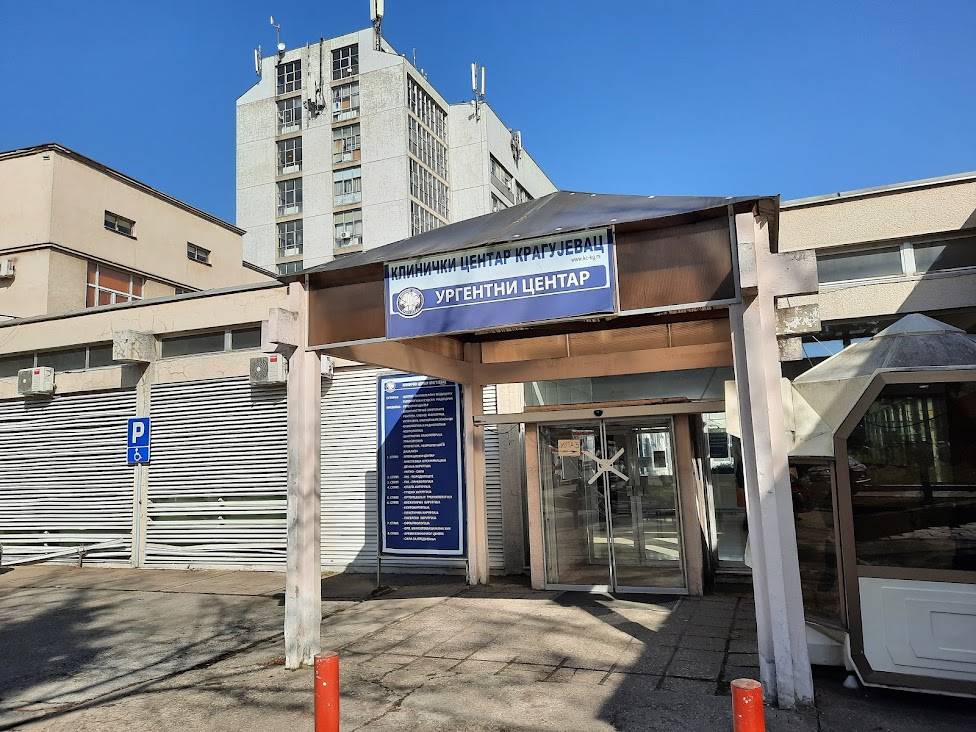 U prilogu vest da su u KG stopirane sve operacije, rade se samo hitni slučajevi.