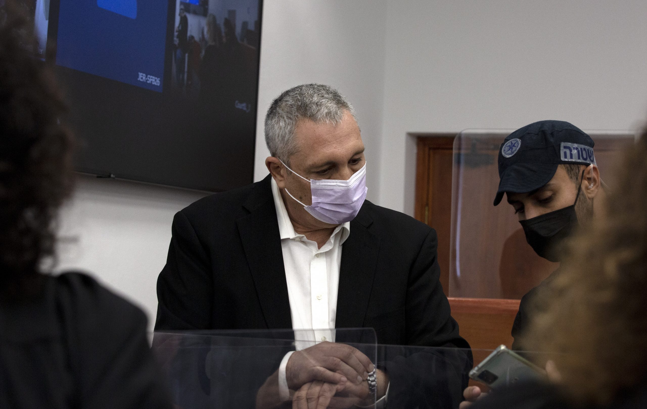 epa09597148 Nir Hefetz, a former aide to Benjamin Netanyahu, arrives to testify as a star witness in the former Israeli Prime Minister's corruption trial at the District Court in east Jerusalem, 22 November 2021.  EPA-EFE/Maya Alleruzzo / POOL