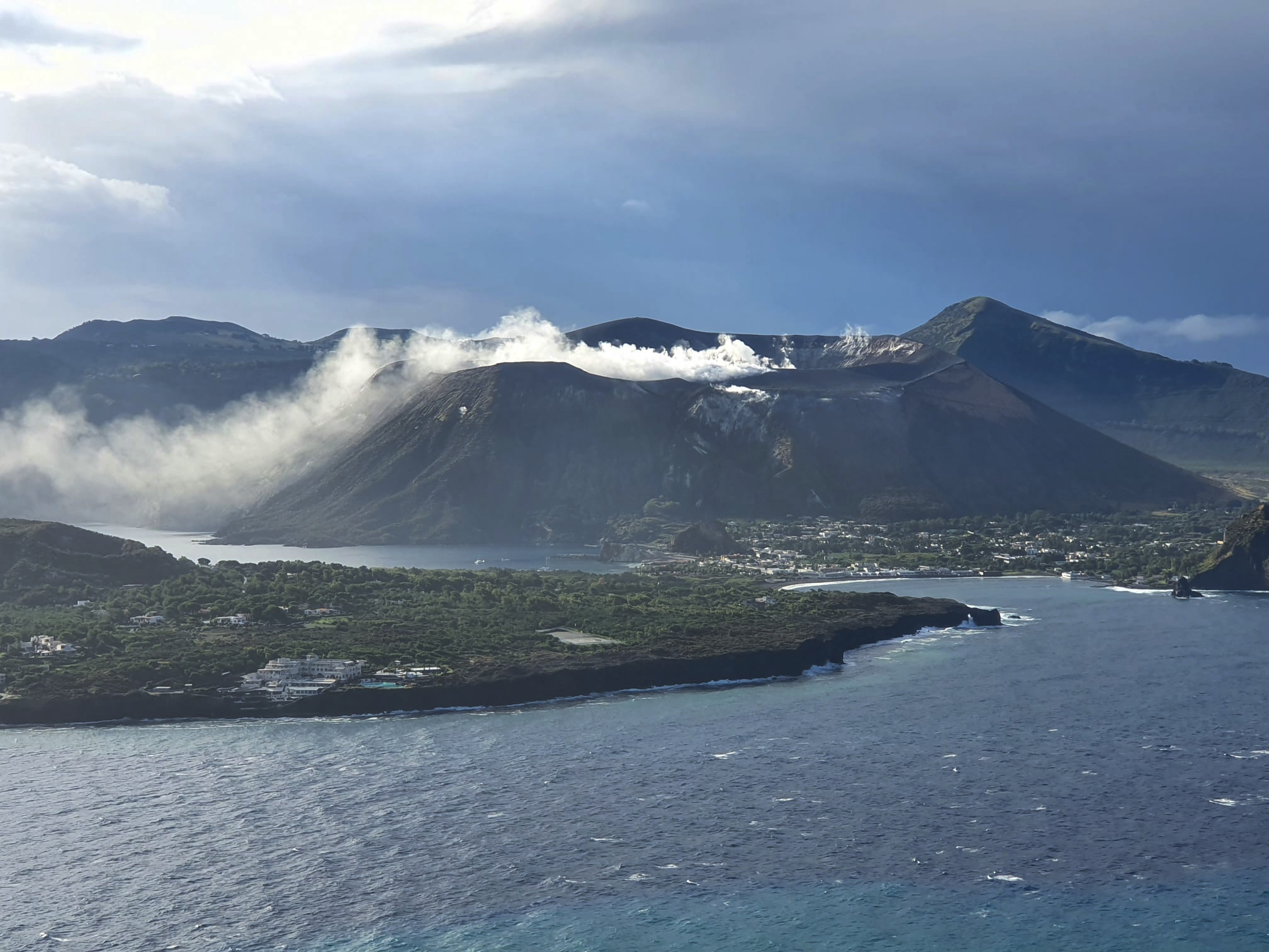 Gas Uphill, Vulcano Prepares For Evacuation In The Port Area