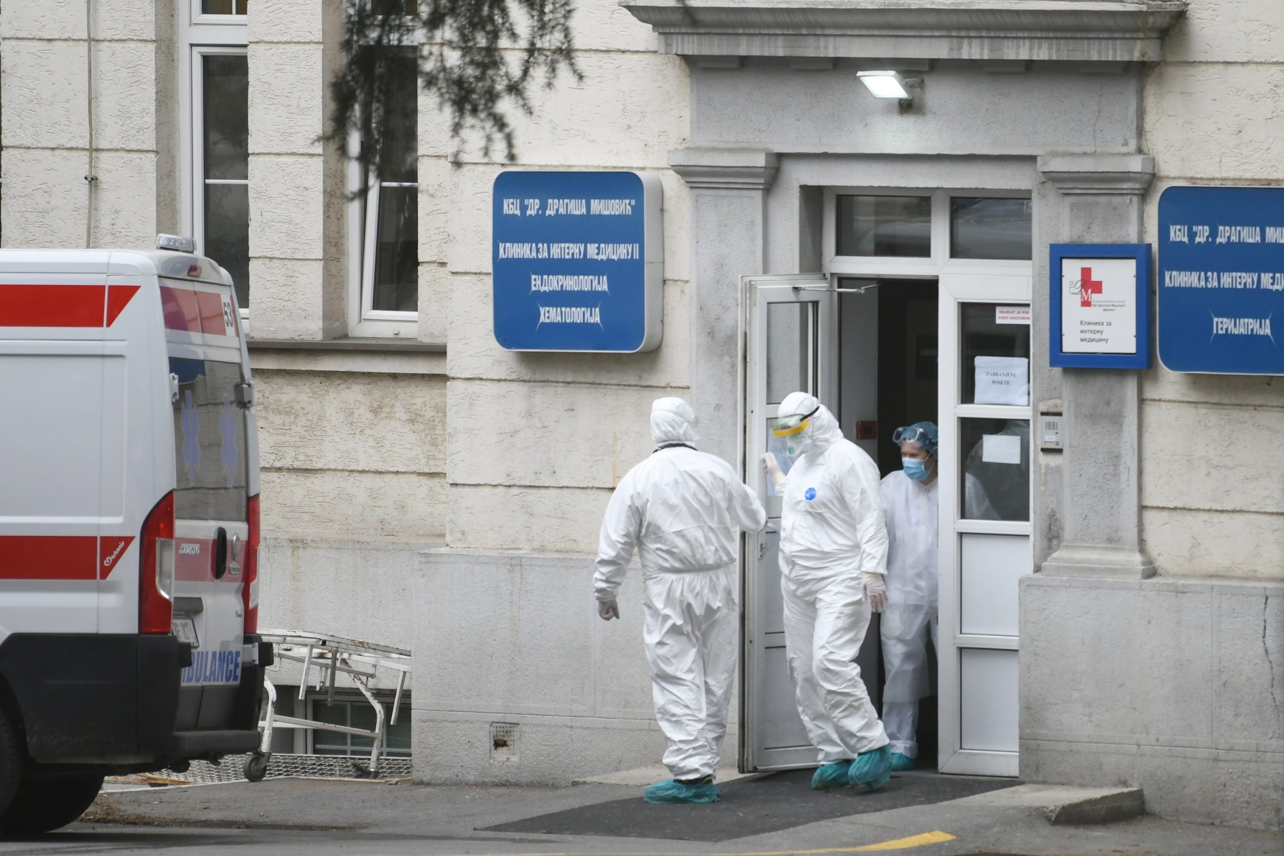 Beograd, 31.03.2020. Kliničko bolnički centar Dr Dragiša Mišović, Dedinje, bolnica, koronavirus, hitna pomoć, medicinsko osoblje, skafander Foto: Vesna Lalić/Nova.rs