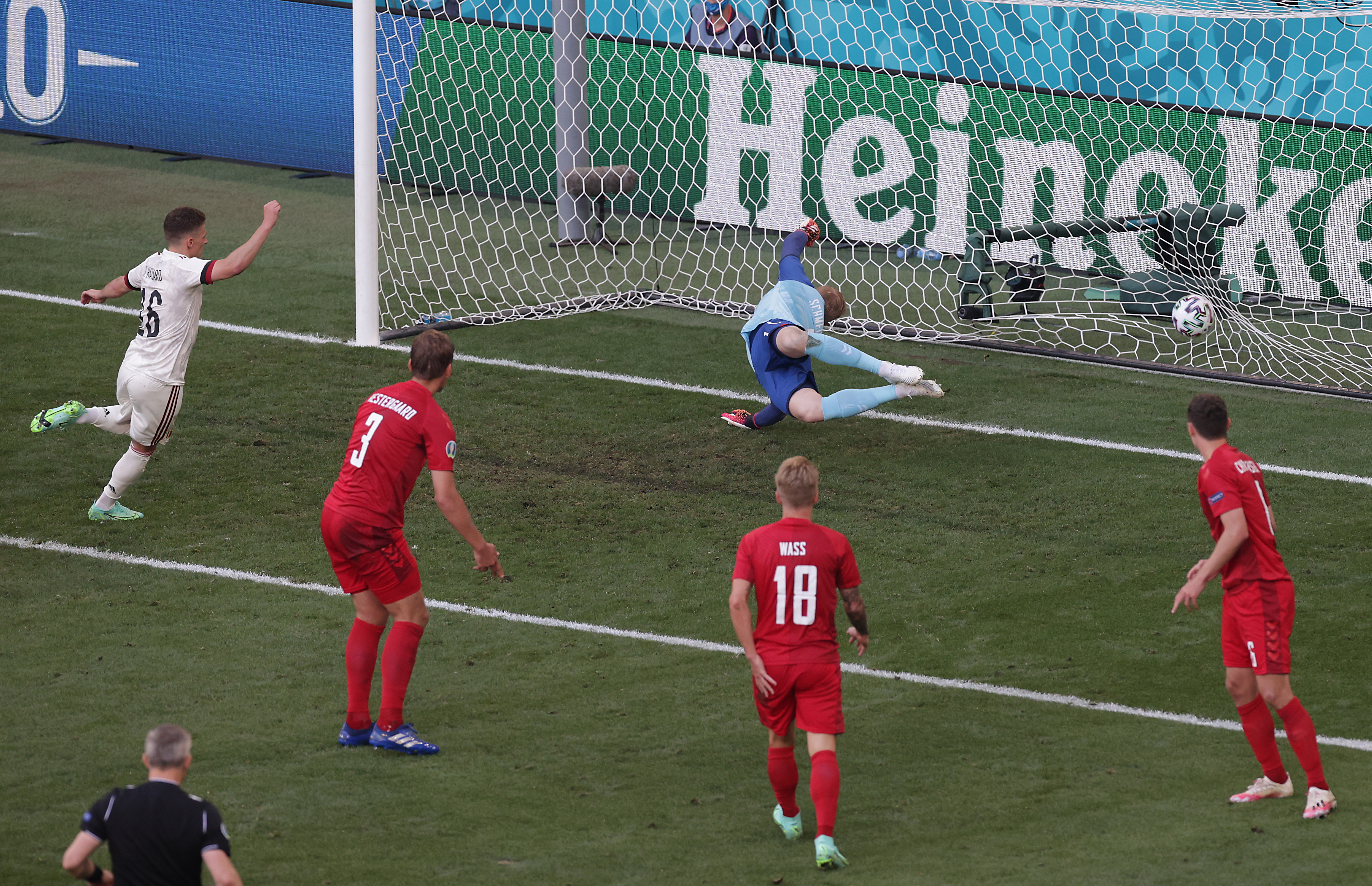 Torgan Azar, Fudbalska reprezentacija Belgije