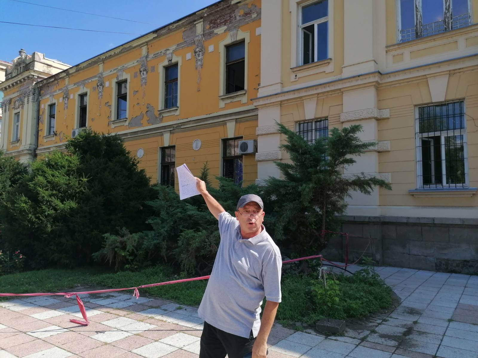 prokuplje SPORTSKA HALA SE GASI ZBOG PLATA ZAPOSLENIMA U UPRAVI! PROKUPLJE- Prokupački odbornici, od kojih je 90 odsto SNS na današnjoj skupštinskoj sednici doneli
su odluku da se ugasi Sportski centar Prokuplje