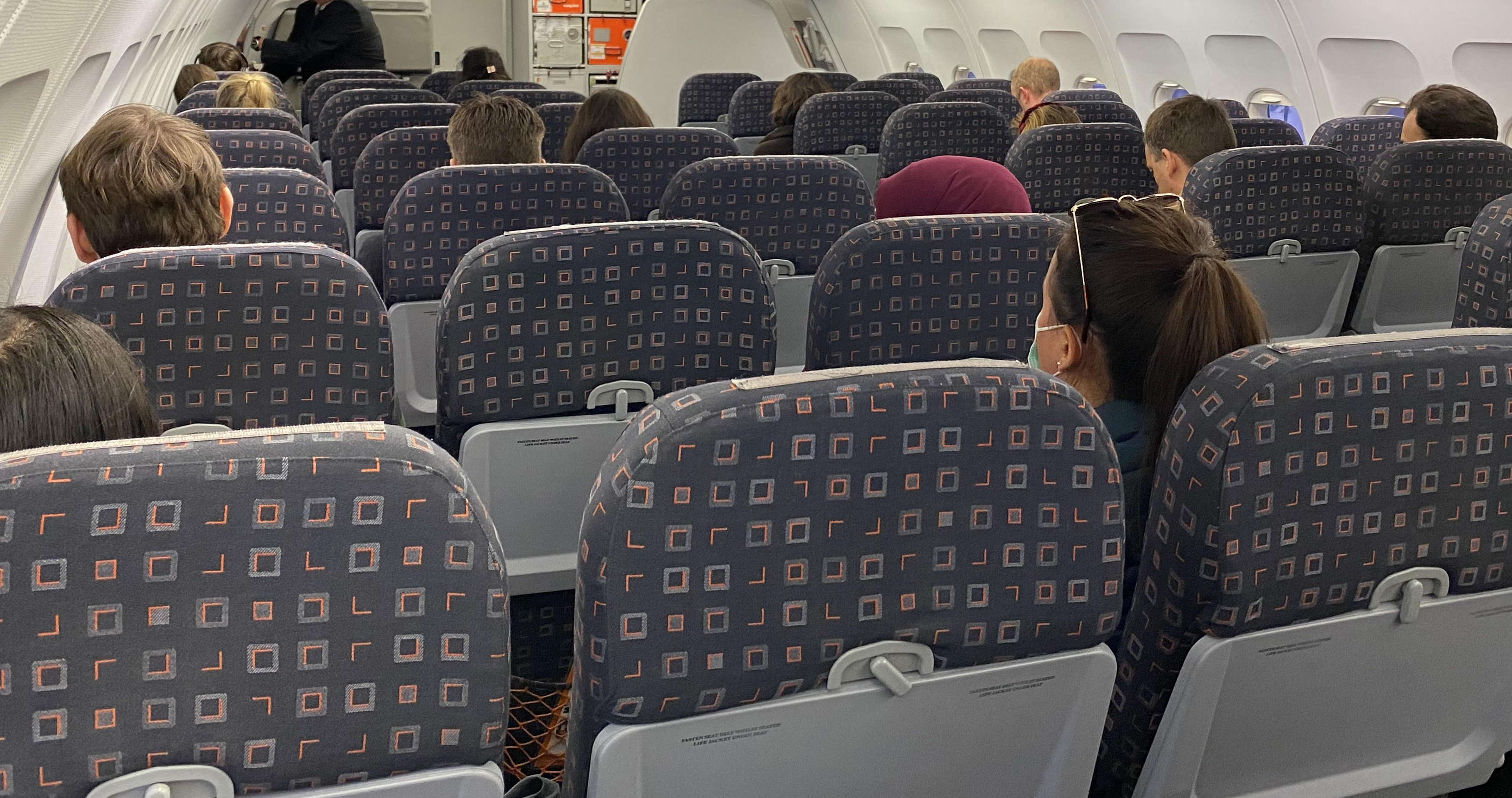 Avion, maska, maske, koronavirus, Security distance in an airplane