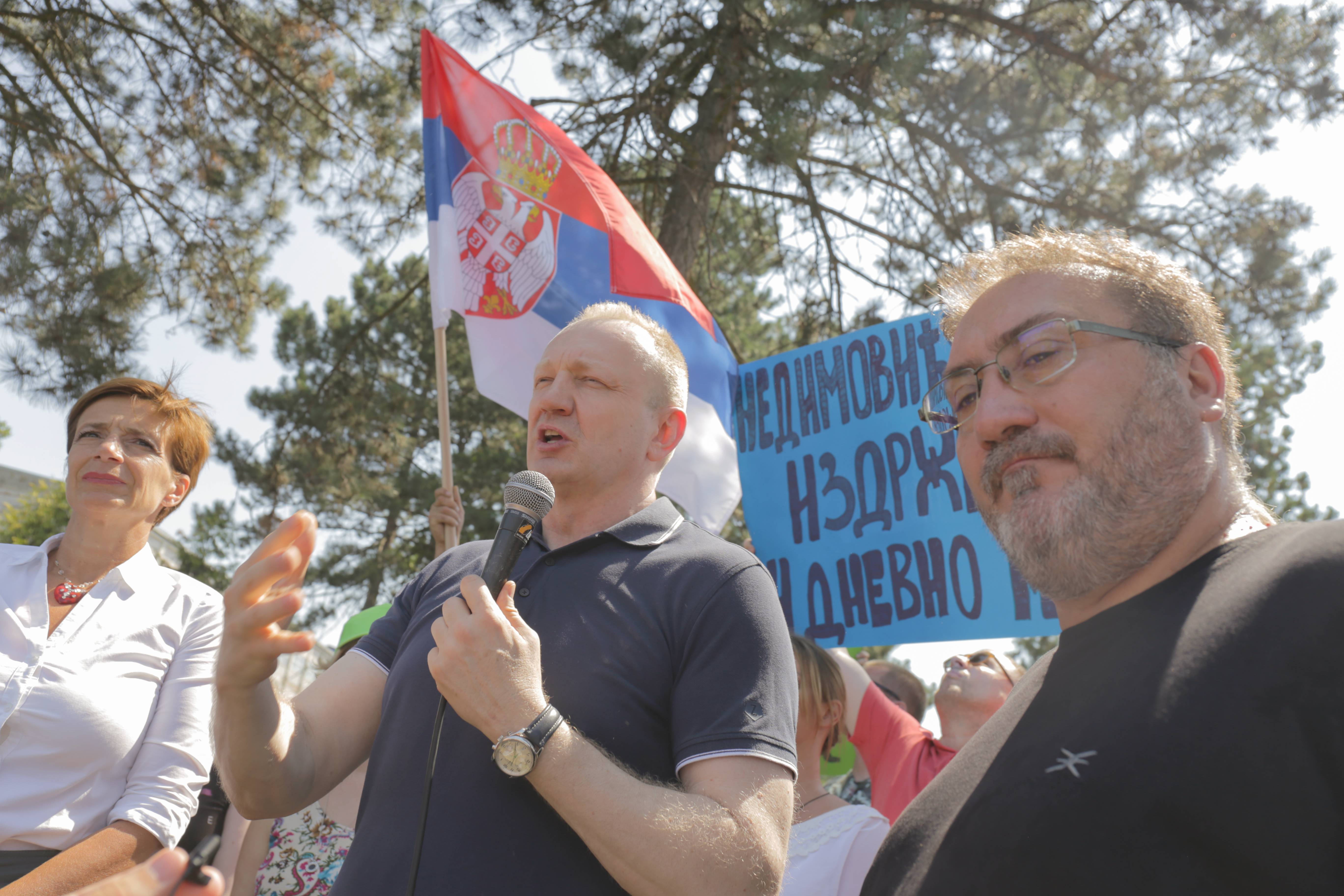 Beograd, 31.07.2021. - Predsednik Stranke slobode i pravde (SSP) Dragan Djilas govori na danasnjoj konferenciji za novinare ispred Upravne zgrade kompanije "Aldahra", vlasnika nekadasnjeg PKB-a. (BETAPHOTO/Jovan Markovic/DS)