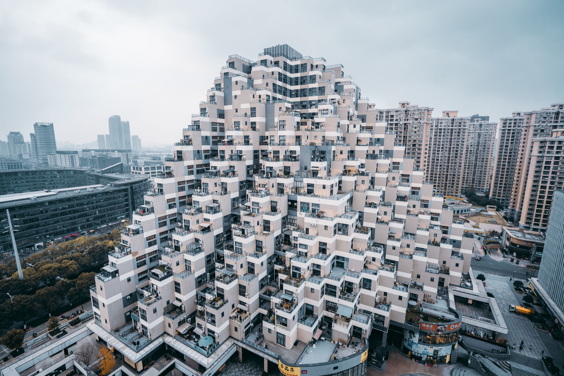 bizarne građevine Bizarre 'pyramid-shaped' building in China becomes an internet sensation