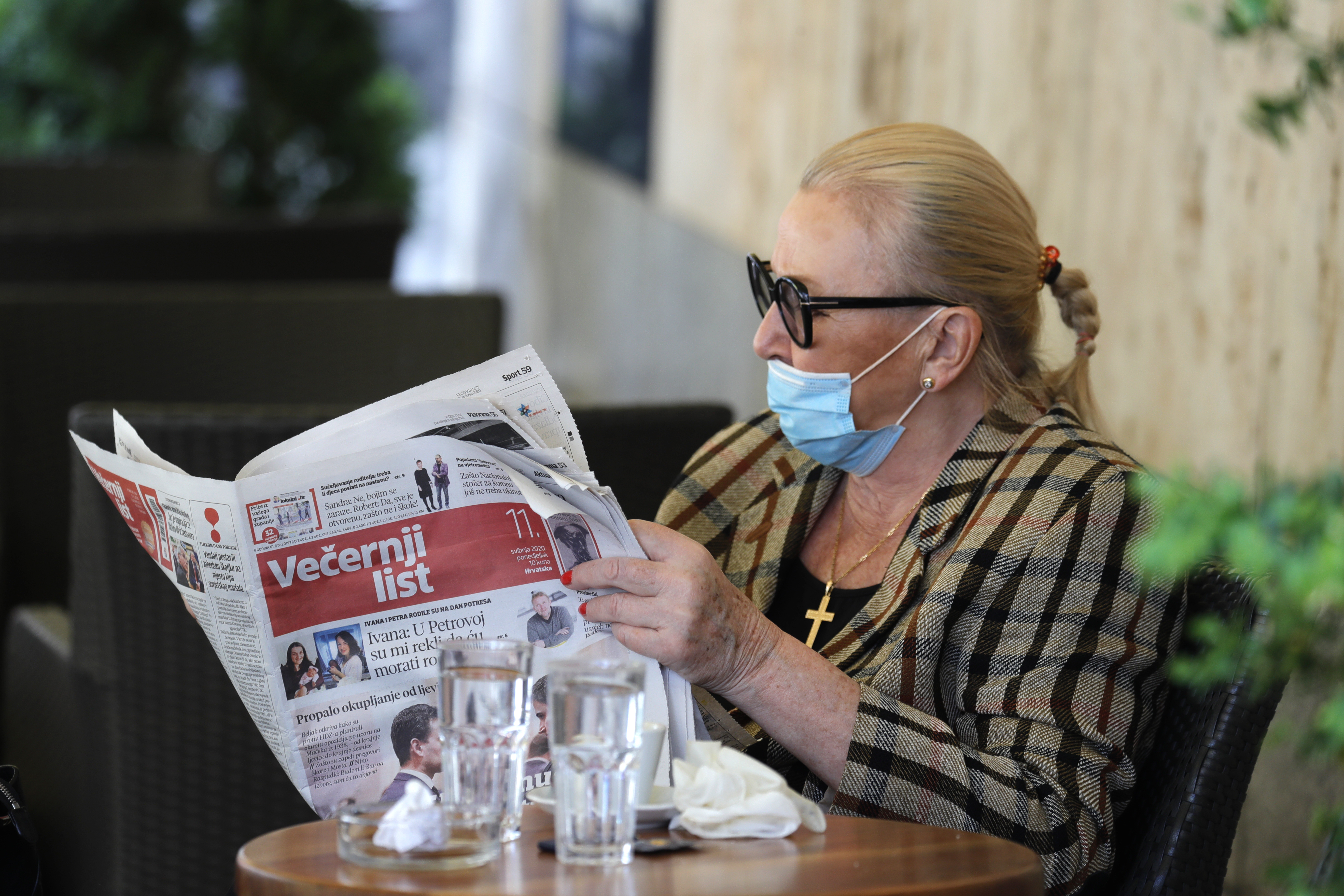 Croatia allows opening of cafes and traffic between cities