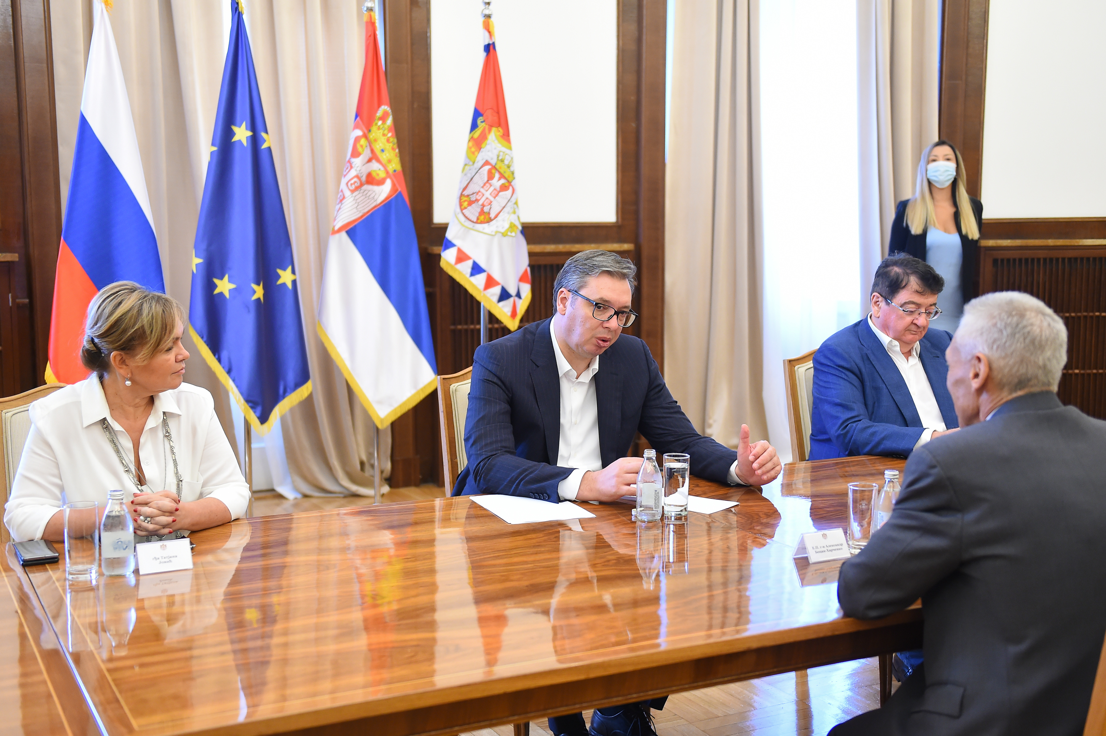 Beograd, 9. avgusta 2021. -  Predsednik Republike Srbije Aleksandar Vucic sastao se sa ambasadorom Ruske Federacije u Republici Srbiji Aleksandrom Bocan-Harcenkom.  FOTO TANJUG/ STRAHINJA ACIMOVIC/ bg