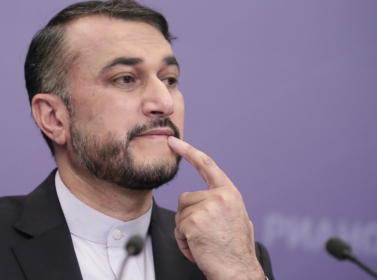 Iranian deputy foreign minister gives press conference in Moscow