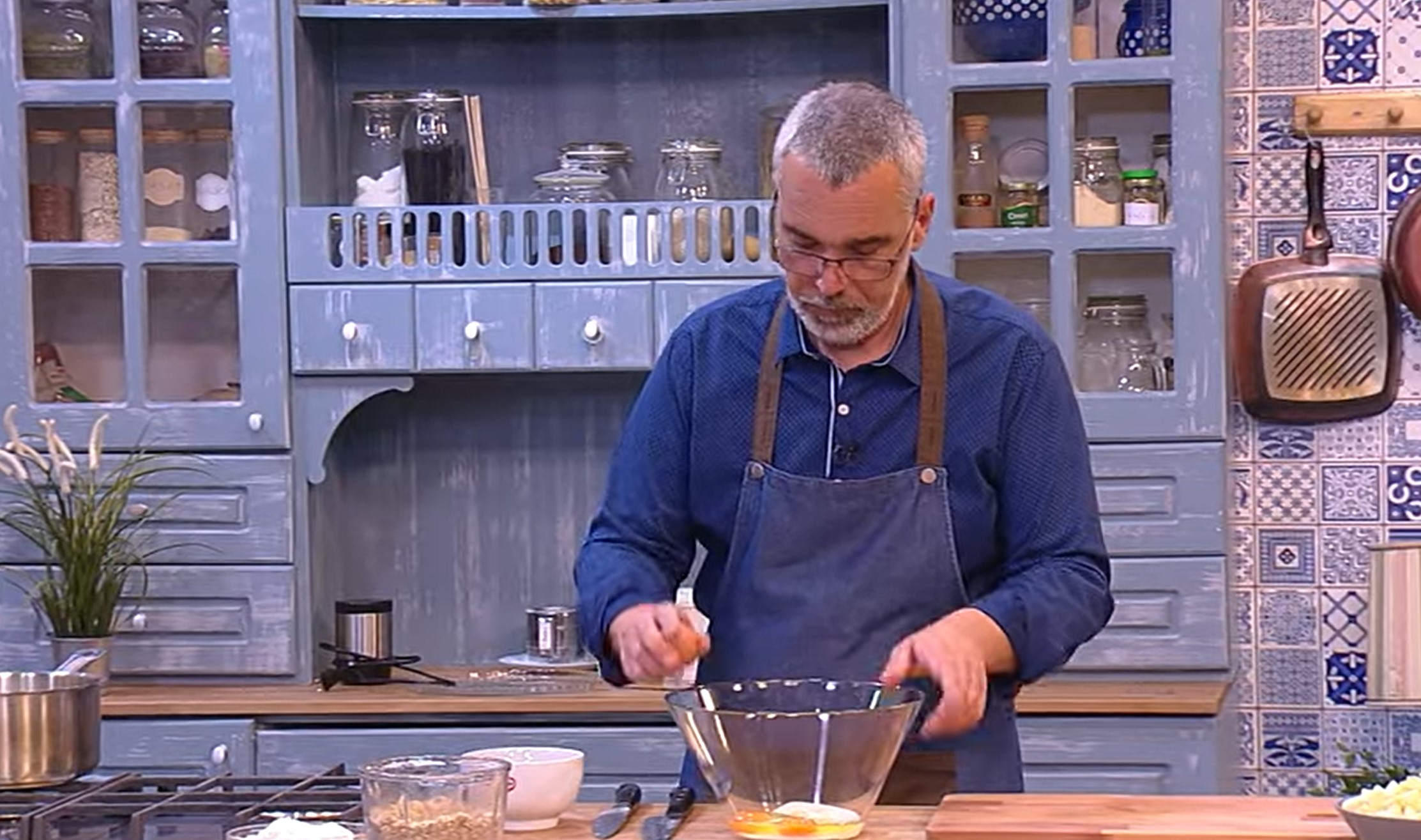 Domaćinske Priče: Slatka Gibanica sa Jabukama i Orasima 13.05.2021.