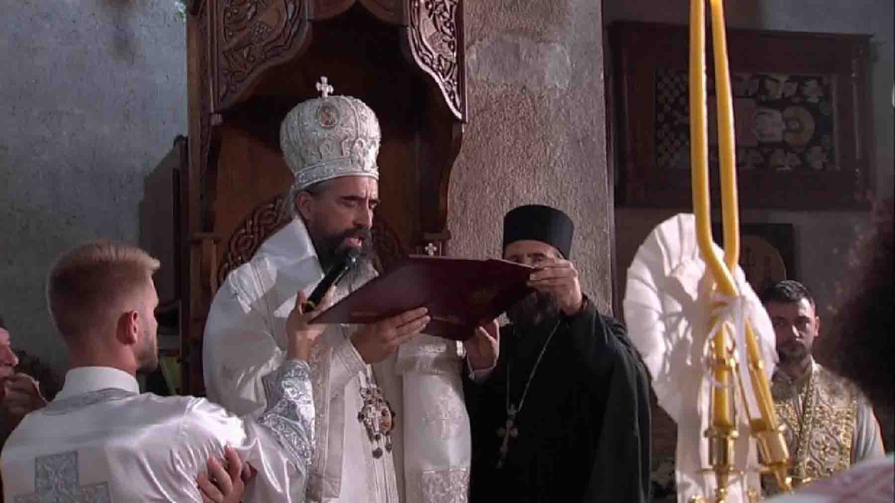 Mesto: Berane
Datum: Sun Sep 26 13:23:17 CEST 2021
Dogadjaj: DRUŠTVO - Sveta arhijerejska liturgija i ustoličenje novog episkopa budimljansko-nikšićkog Metodija, kojoj je prisustvovao i patrijarh Porfirije
Ličnosti: Metodije
Izvor: FoNet/TV Hram