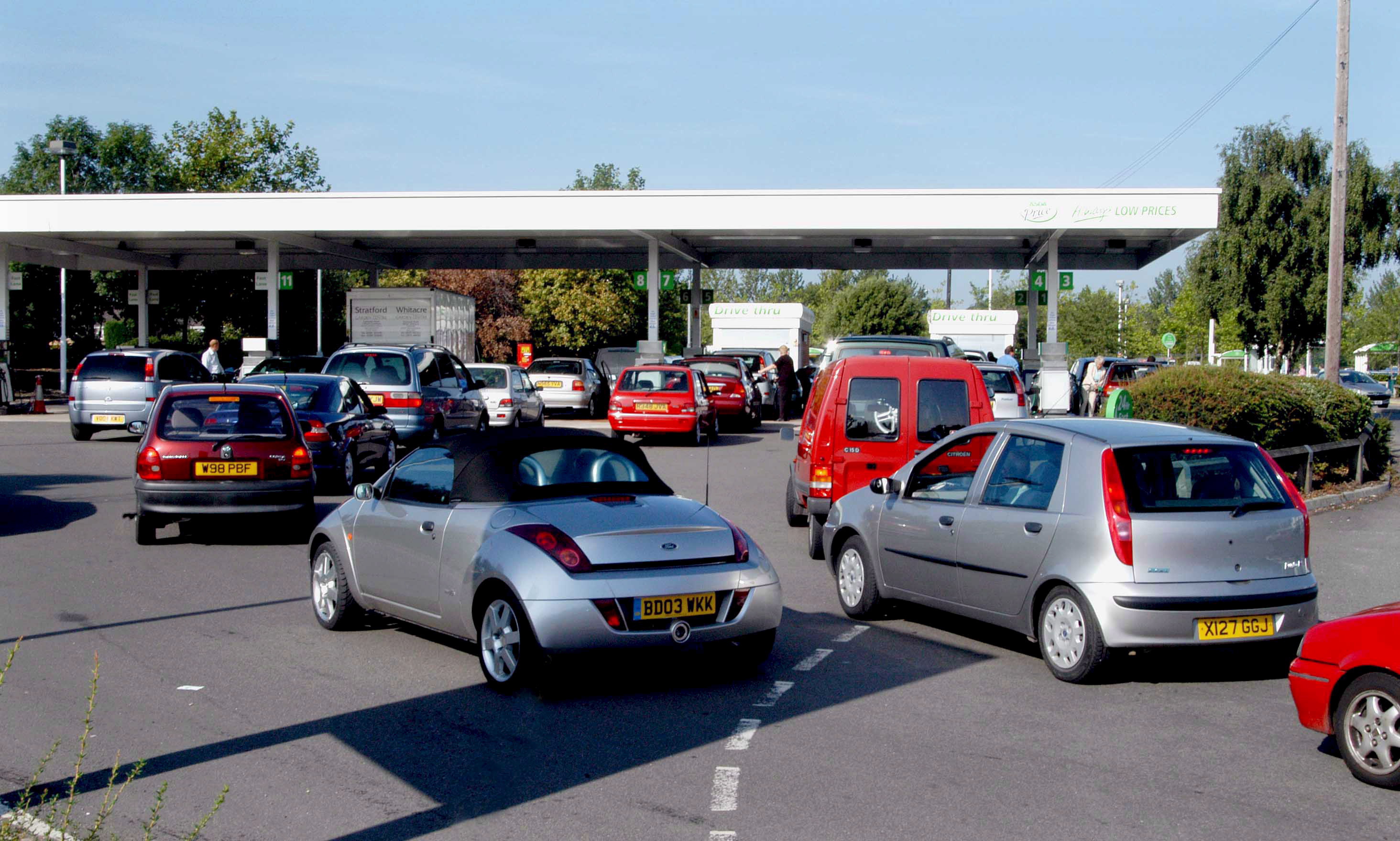 BRITONS QUEUE TO BUY PETROL AHEAD OF THREATENED REFINERY BLOCKADES