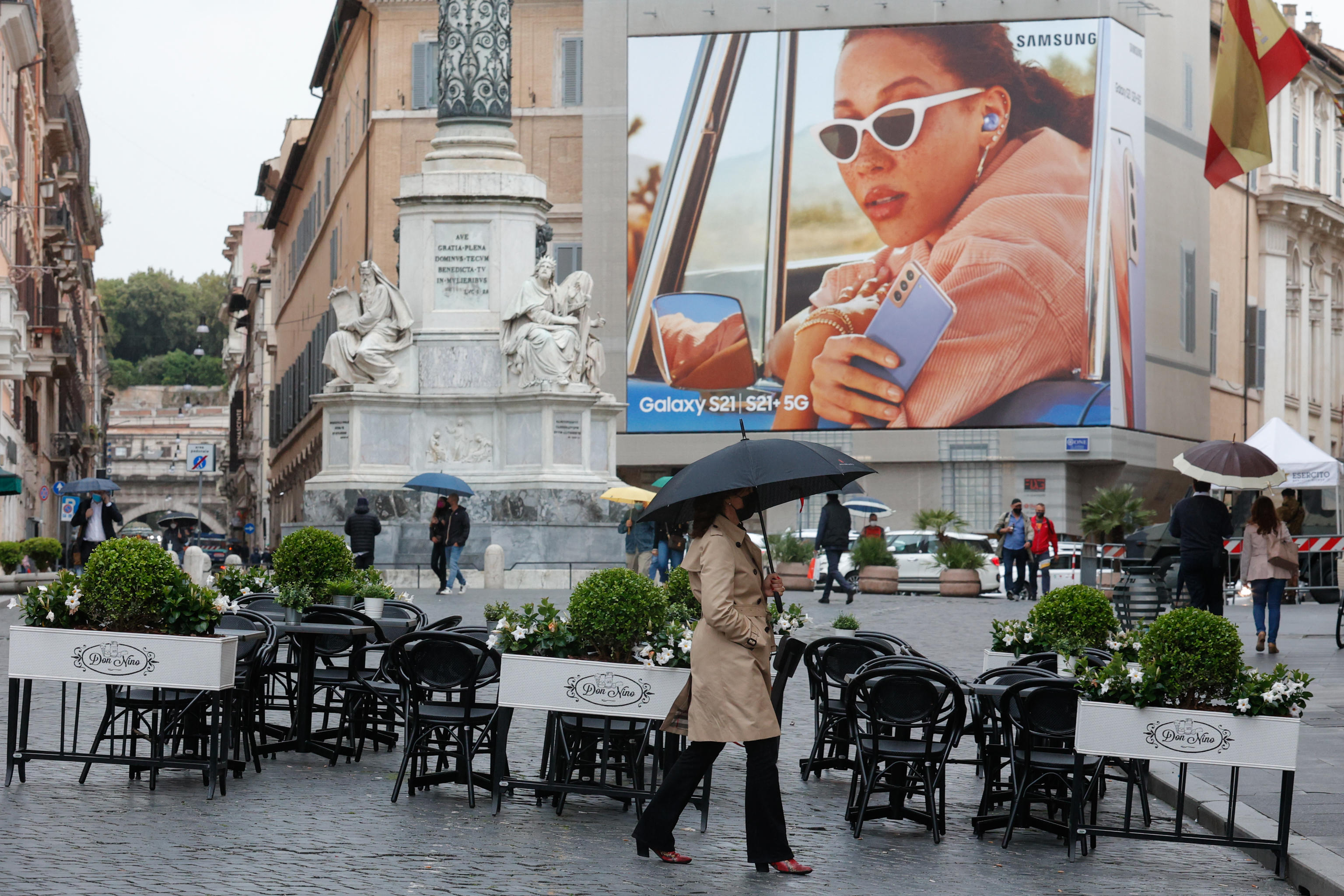 Raining weather in Rome