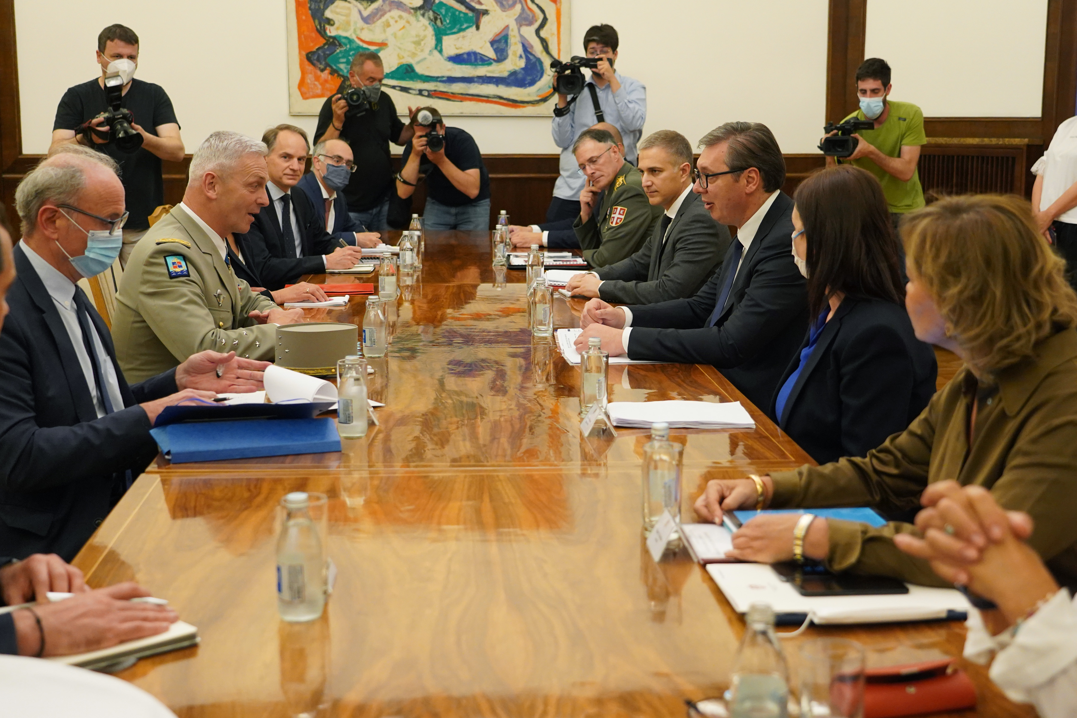 Beograd, 10. juna 2021 - Predsednik Republike Srbije Aleksandar Vucic sastao se sa nacelnikom Generalstaba vojske Republike Francuske generalom Fransoa Lekuentrom.  FOTO TANJUG/ DRAGAN KUJUNDZIC/bs