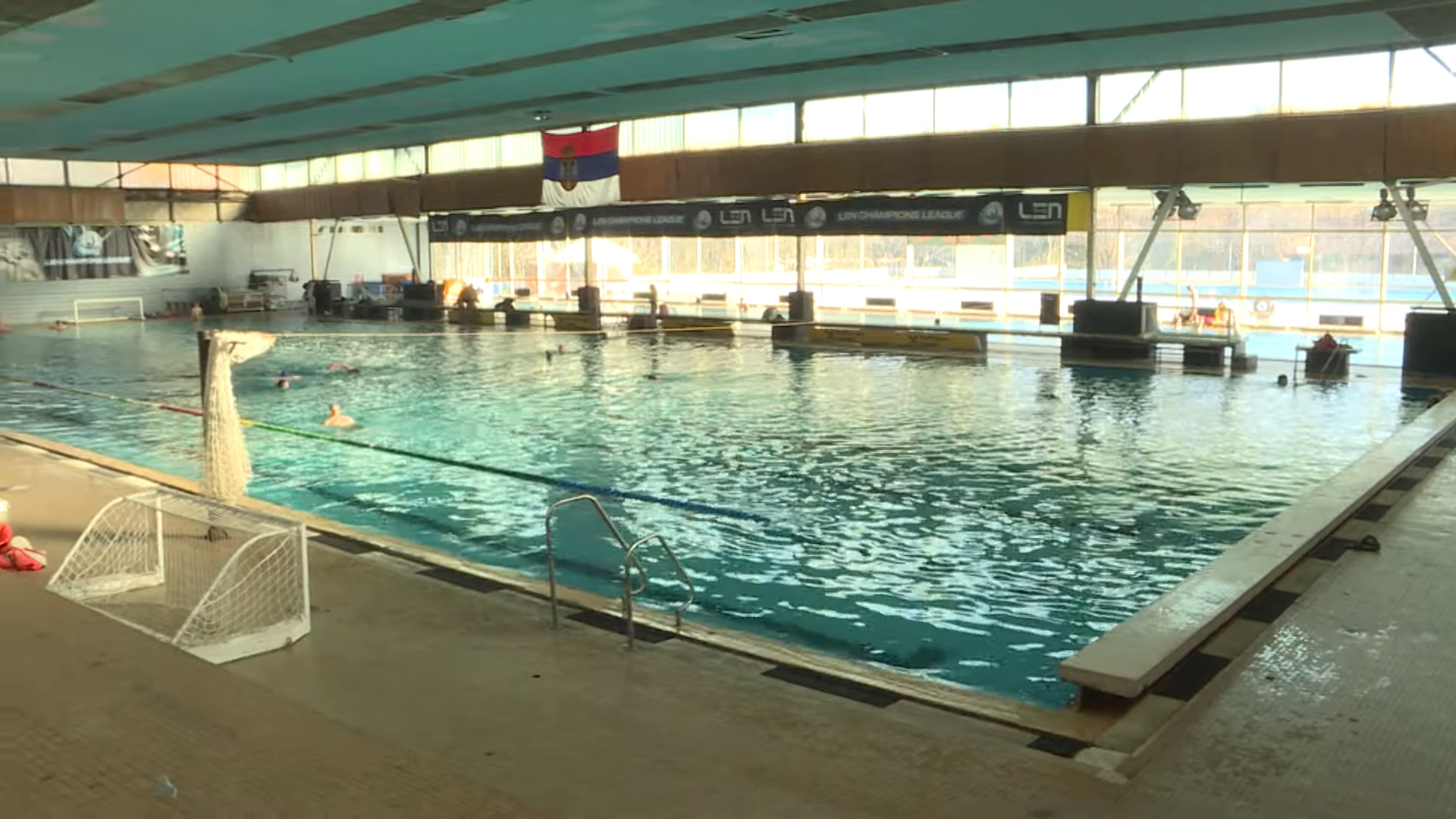 Medju nama Novobeogradski vaterpolo džin