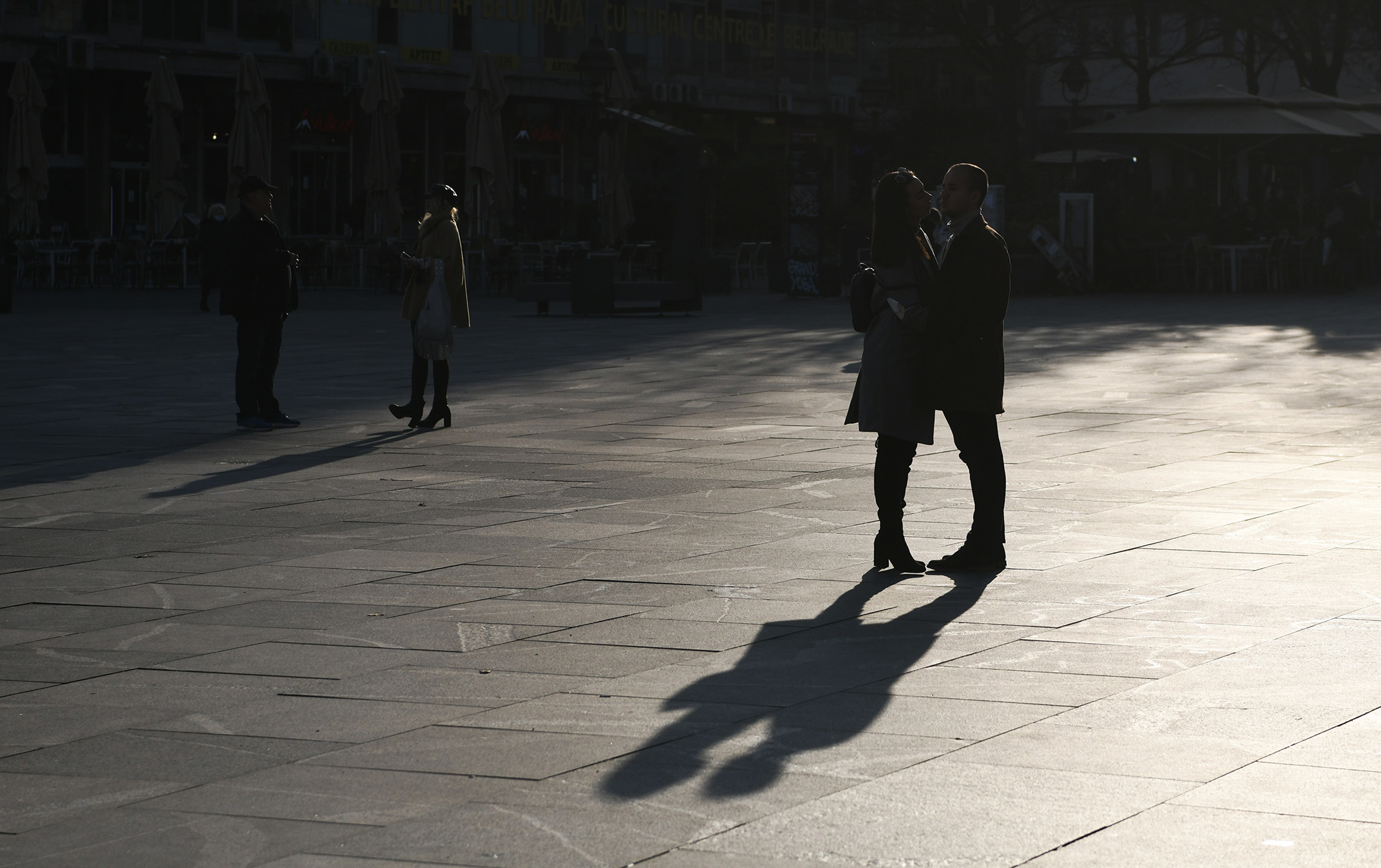 BEOGRAD 10.12.2020 Beograd, korona, ulice beograda, zaljubljeni par, ljudi, lepo vreme foto:Vesna Lalić/Nova.rs