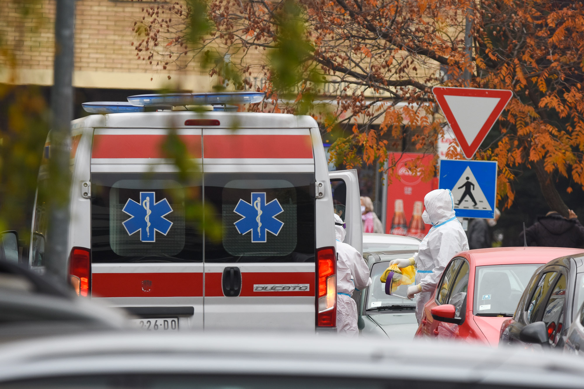 Novi Sad 12.11.2020 Guzva i redovi u Covid ambulanti doma zdravlja guzva za testiranje na virus korona foto Nenad Lazic