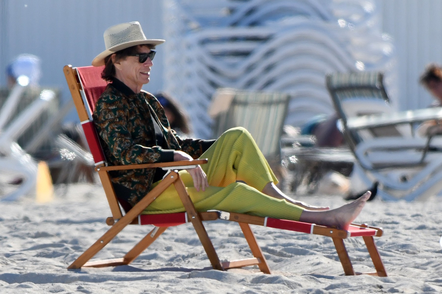 PREMIUM EXCLUSIVE: Rolling Stones frontman Mick Jagger takes his shoes off and poses for pictures during a walk on the beach with girlfriend Melanie Hamrick in Miami
