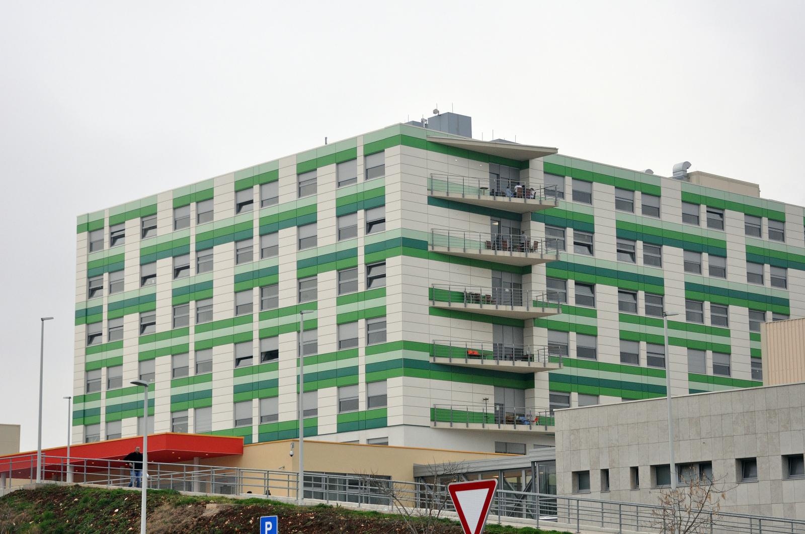 Pula: Policijsko vozilo ispred Opće bolnice