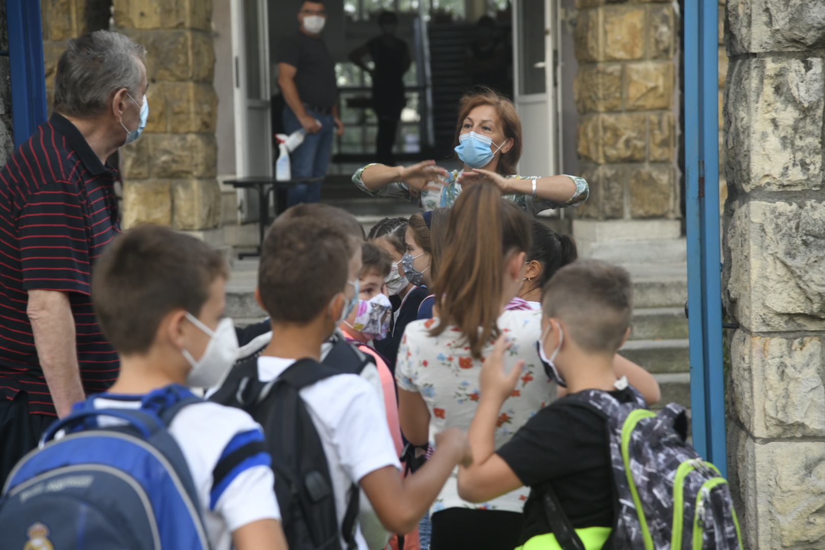 škola, đaci, dvorište, pvi dan škole, osnovci, OŠ Josip Pančić