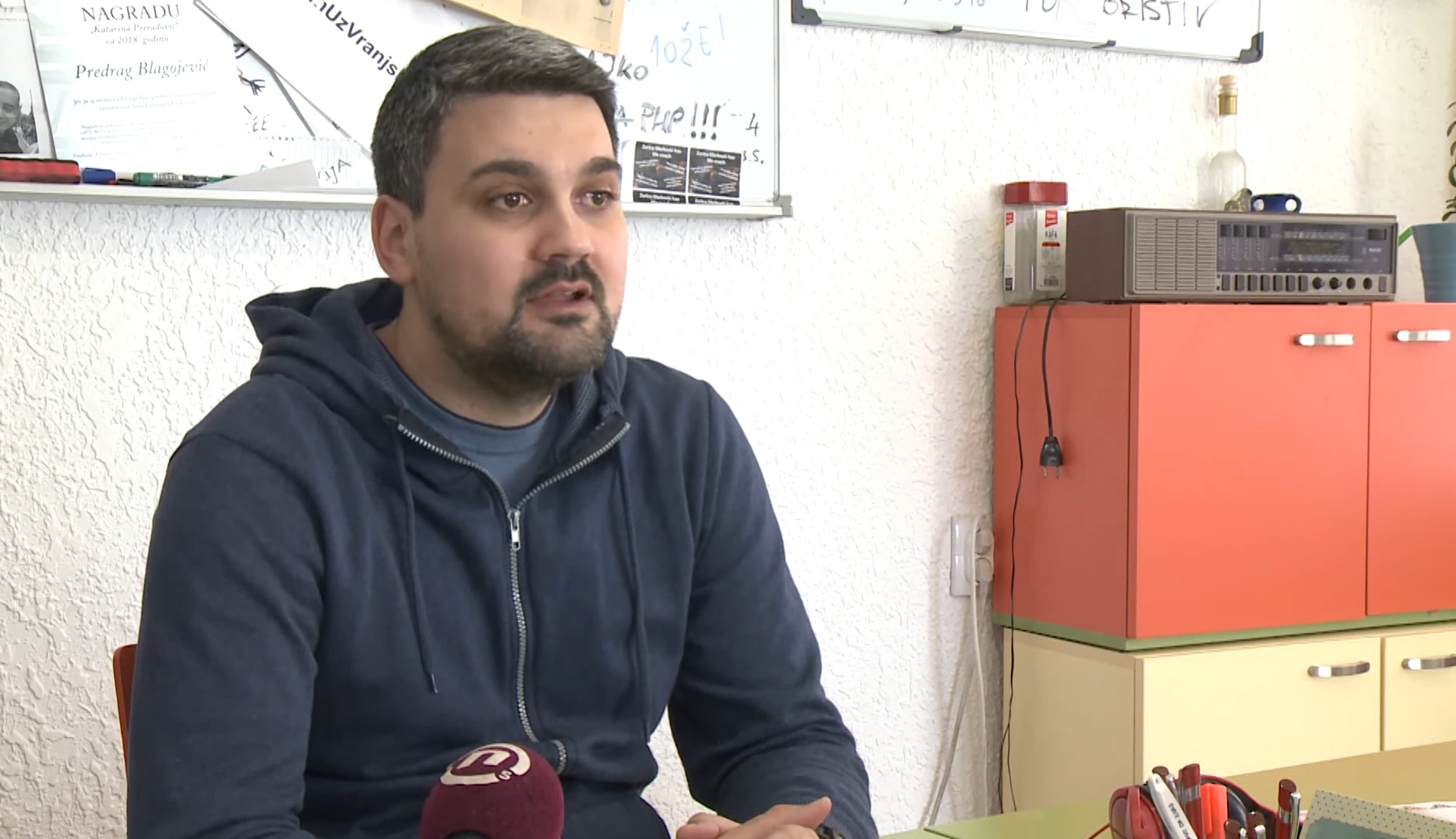 Među nama, PRILOZI:
Naslov: Do posla preko SNS viber grupe?  - PKG PARTIJSKO ZAPOŠLJAVANJE