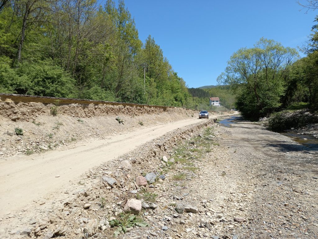 Kraljevo - Naprednjaci tražili meštanima Drlupe pristupnice pa da im poprave put
Inbox