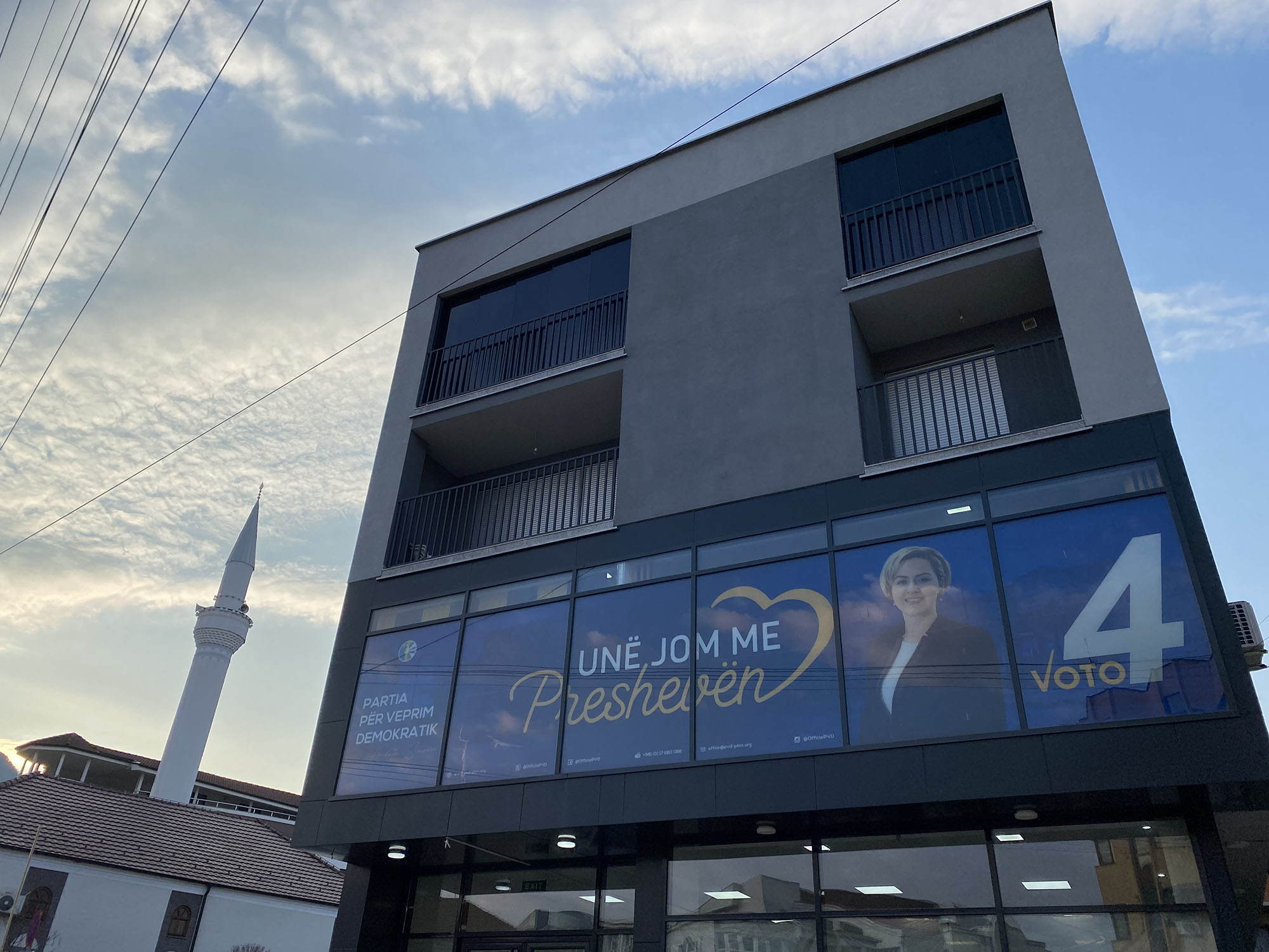 Presevo bilbord Buduća gradonačelnica Preševa: Ujedinjeni protiv „produžene ruke Vučića“