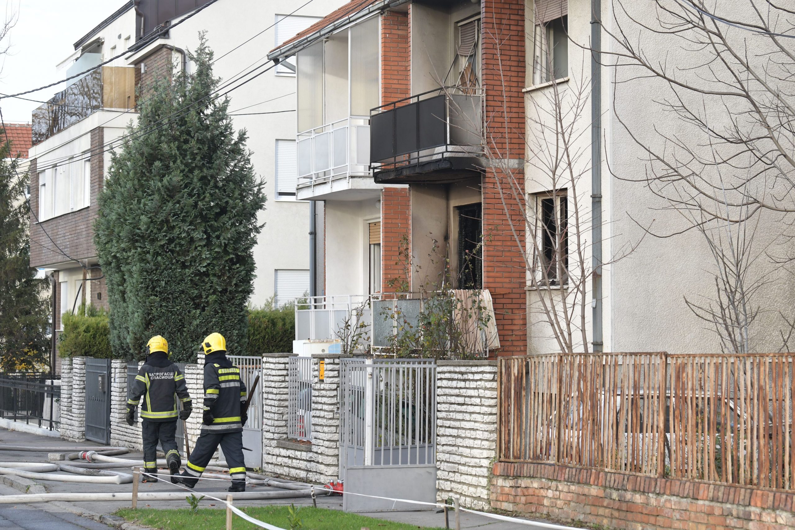 Beograd 02.12.2021. Zemun, požar, kuća, vatrogasci, hronika Foto: Goran Srdanov/Nova.rs