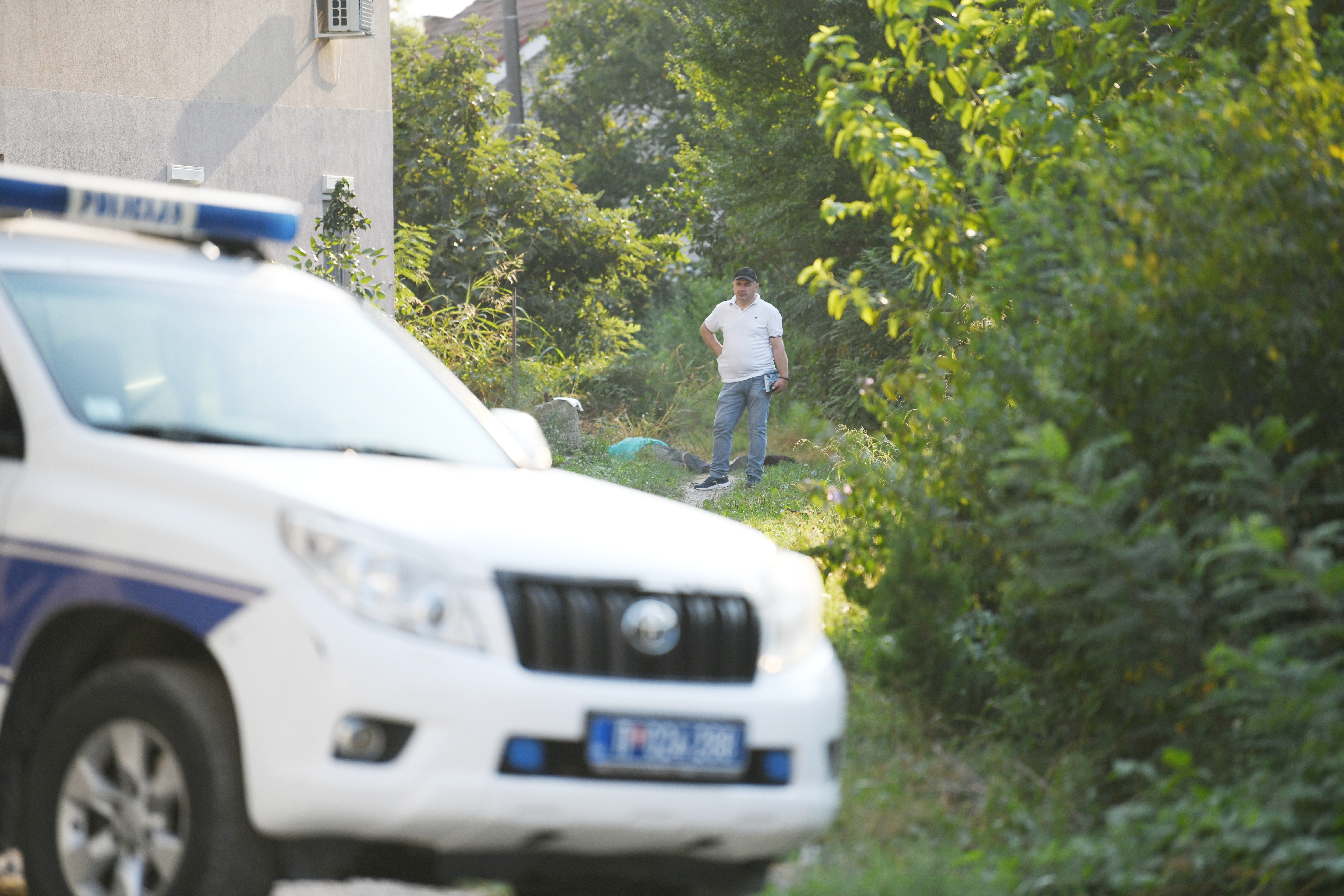Beograd, 14. septembar 2020.  Borča, Kotež, ubistvo i samoubistvo, majka i sin, policija, uvidjaj Foto:Vesna Lalić/Nova.rs