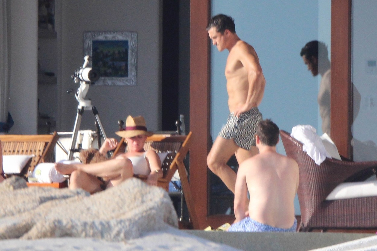 *PREMIUM-EXCLUSIVE* Katy Perry and Orlando Bloom enjoy a sun-soaked holiday in Cabo! **WEB EMBARGO UNTIL 5:30 PM EDT on October 27, 2021**