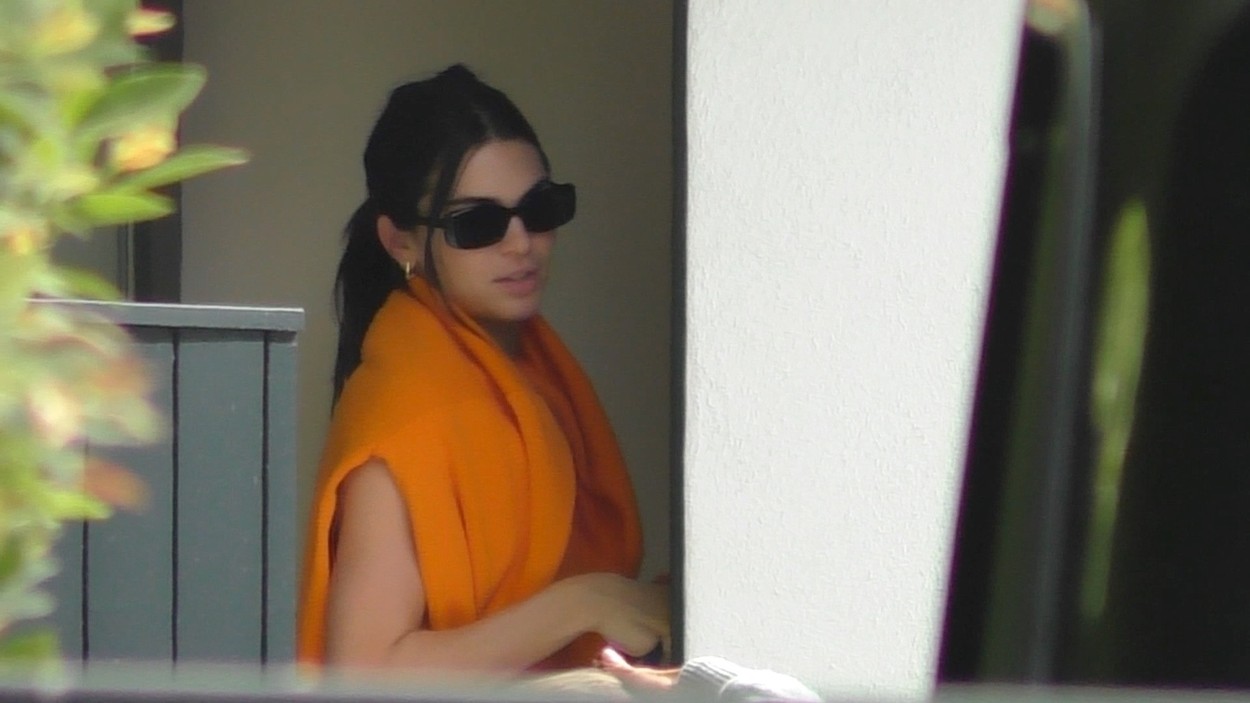 Kendall Jenner leaves her workout at Forma Pilates &amp; stops by Earthbar in West Hollywood