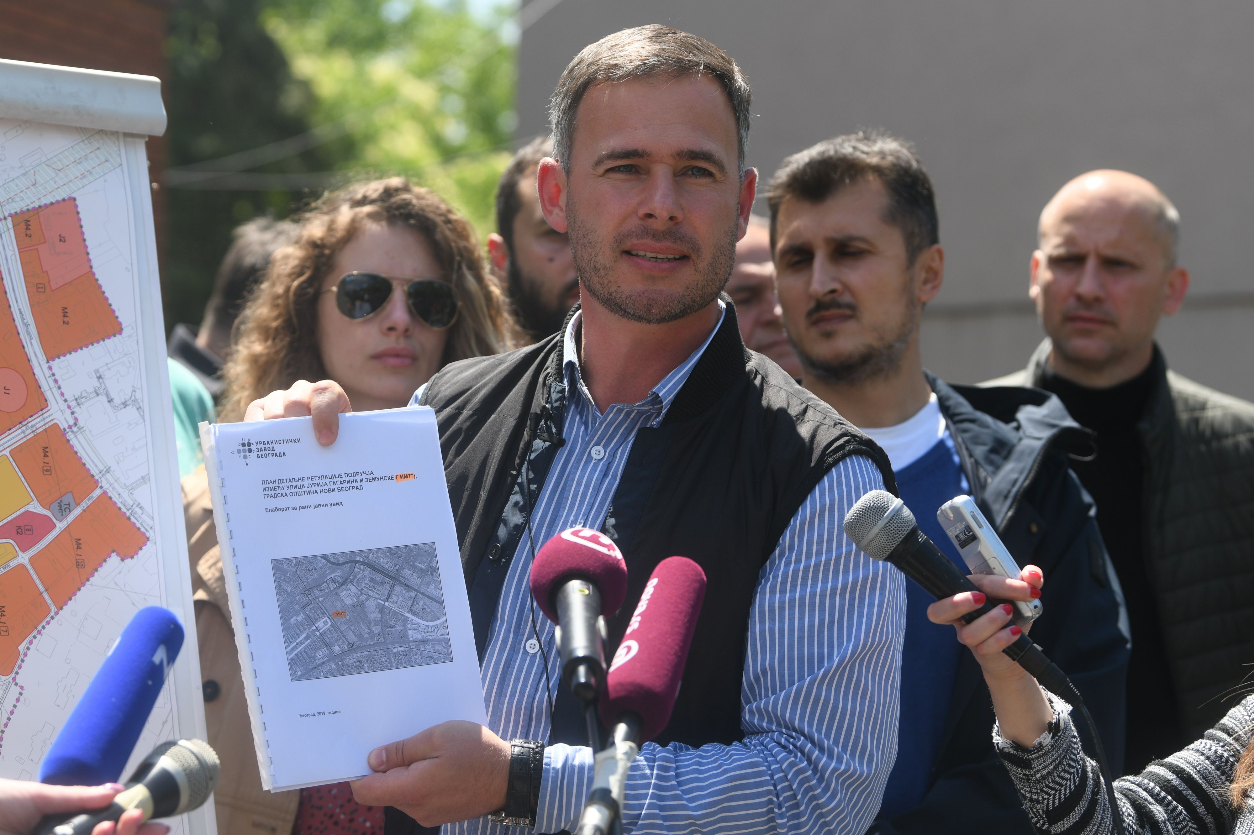 Miroslav Aleksić  Aleksić je ispred fabrike IMT u Zemunu došao na traktoru   Foto:Filip Krainčanić/Nova.rs