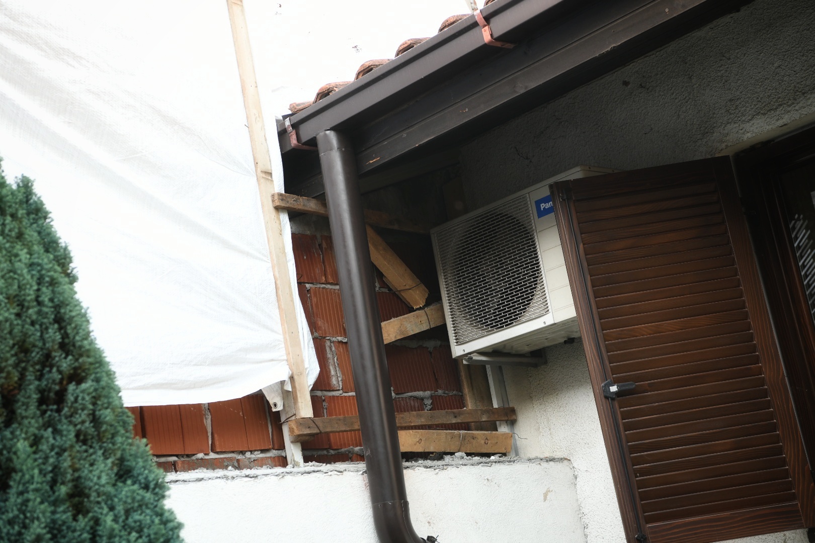 Beograd, 20.07.2021. Bežanijska kosa, Komšije Aleksandra Šapića, problem, radovi na kući, probila voda u podrumu, širi se Aleksandar Šapić, komšije ljute Foto: Vesna Lalić/Nova.rs