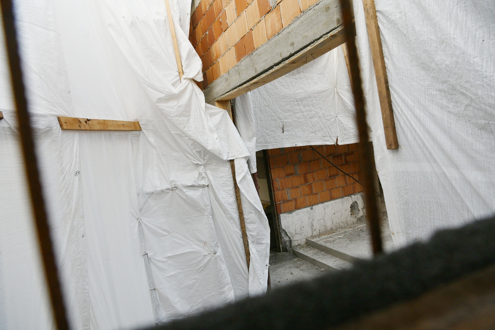 Beograd, 20.07.2021. Bežanijska kosa, Komšije Aleksandra Šapića, problem, radovi na kući, probila voda u podrumu, širi se Aleksandar Šapić, komšije ljute Foto: Vesna Lalić/Nova.rs