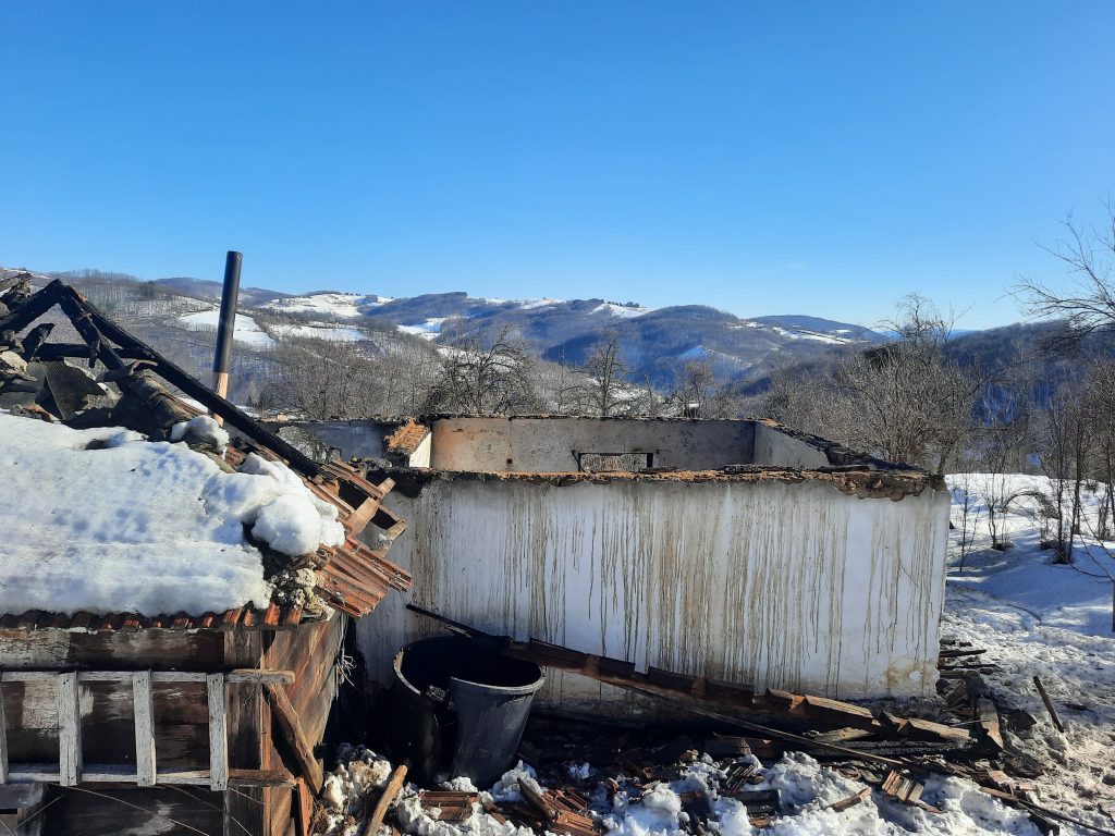 U užičkom selu Volujac rano jutros u svojoj kući izgoreo je šezdesetčetvorogodišnji M.S