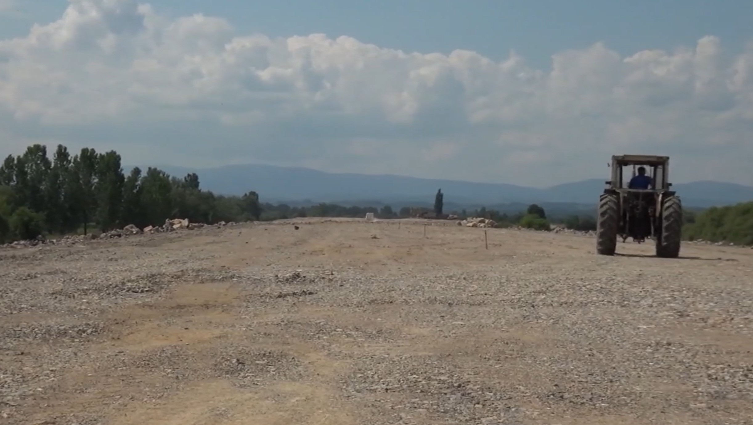 Zbog nerešene eksproprijacije zaustavljeni radovi na saobraćajnici kod Valjeva, selo Veselinovac