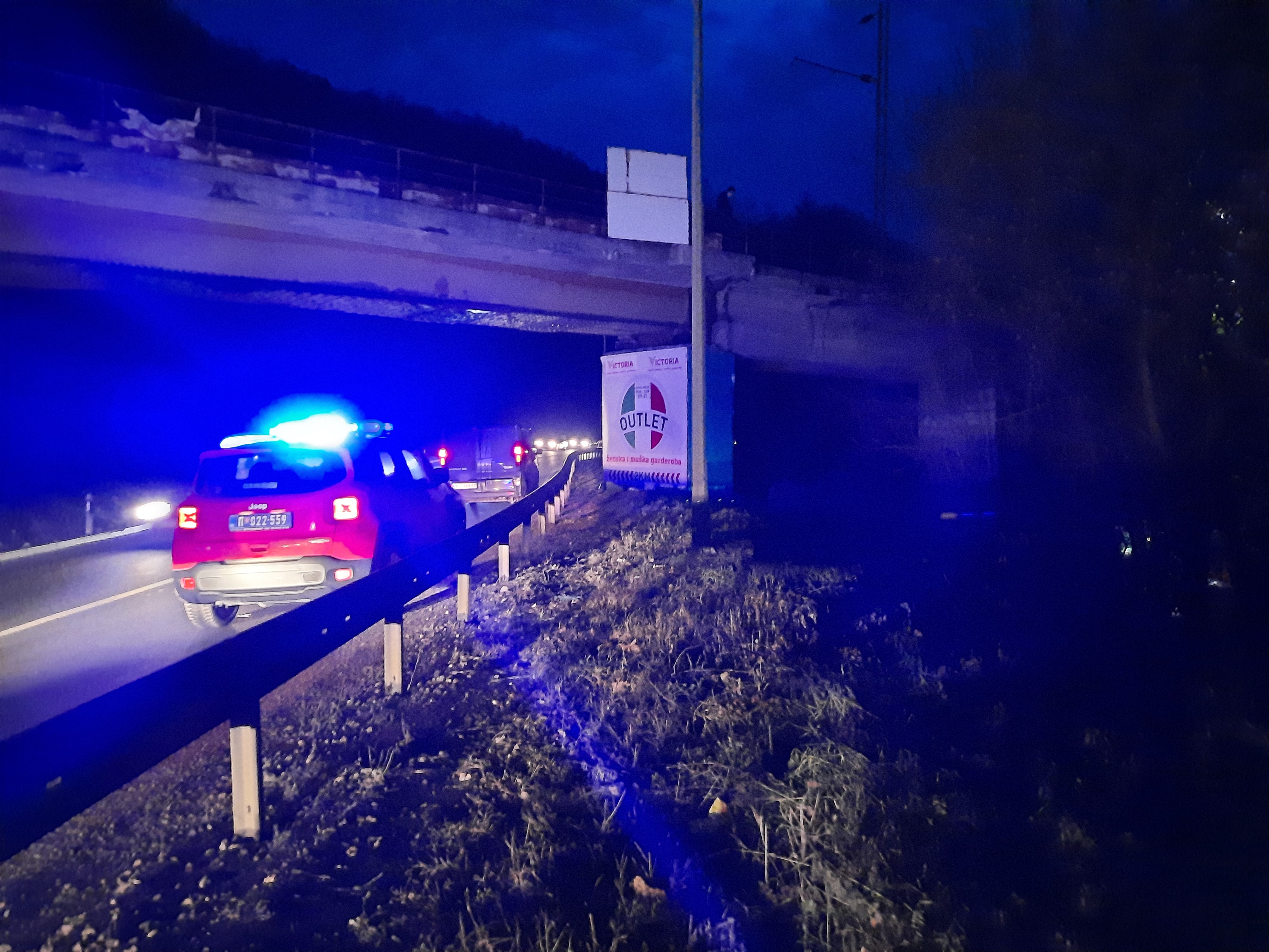 Telo nesrećne Užičanke Ruže Jovanović (71), vrogasci su večeras izneli iz Đetinje, u užičkom naselju Ada, oko 100 metara nizvodno od mosta kod Kožare, sa koga se  pretpostavlja da je nastradala skočila.