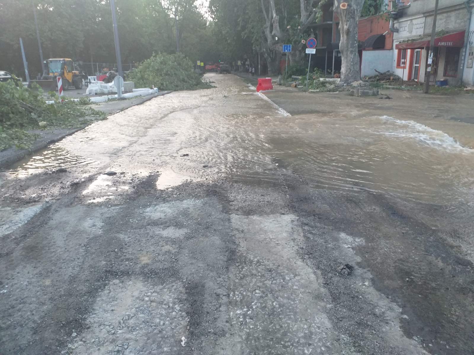 Pucanje cevi poplava