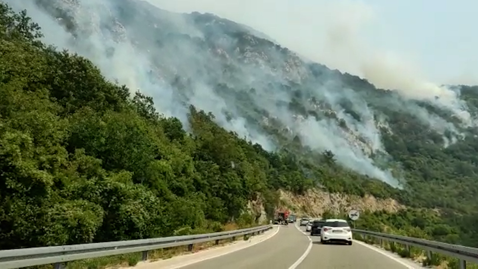 Pozar_crna_gora_iz_kola_DZ