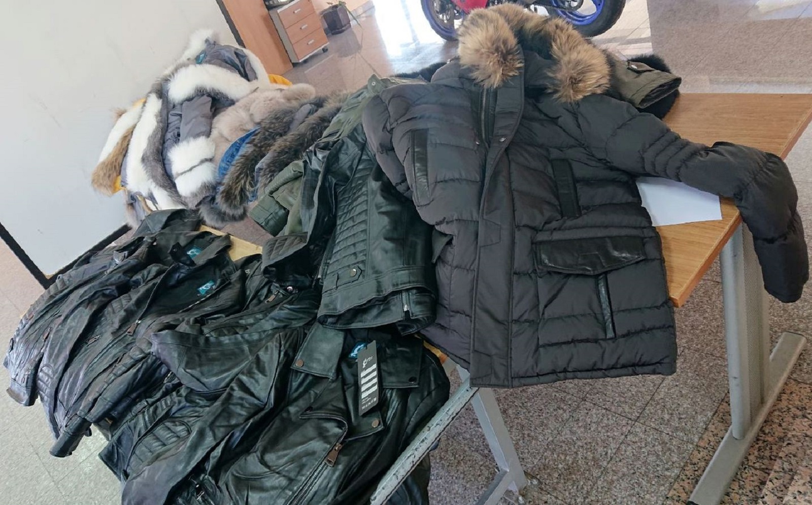 ZAPLENJENE KRIJUMCARENE JAKNE