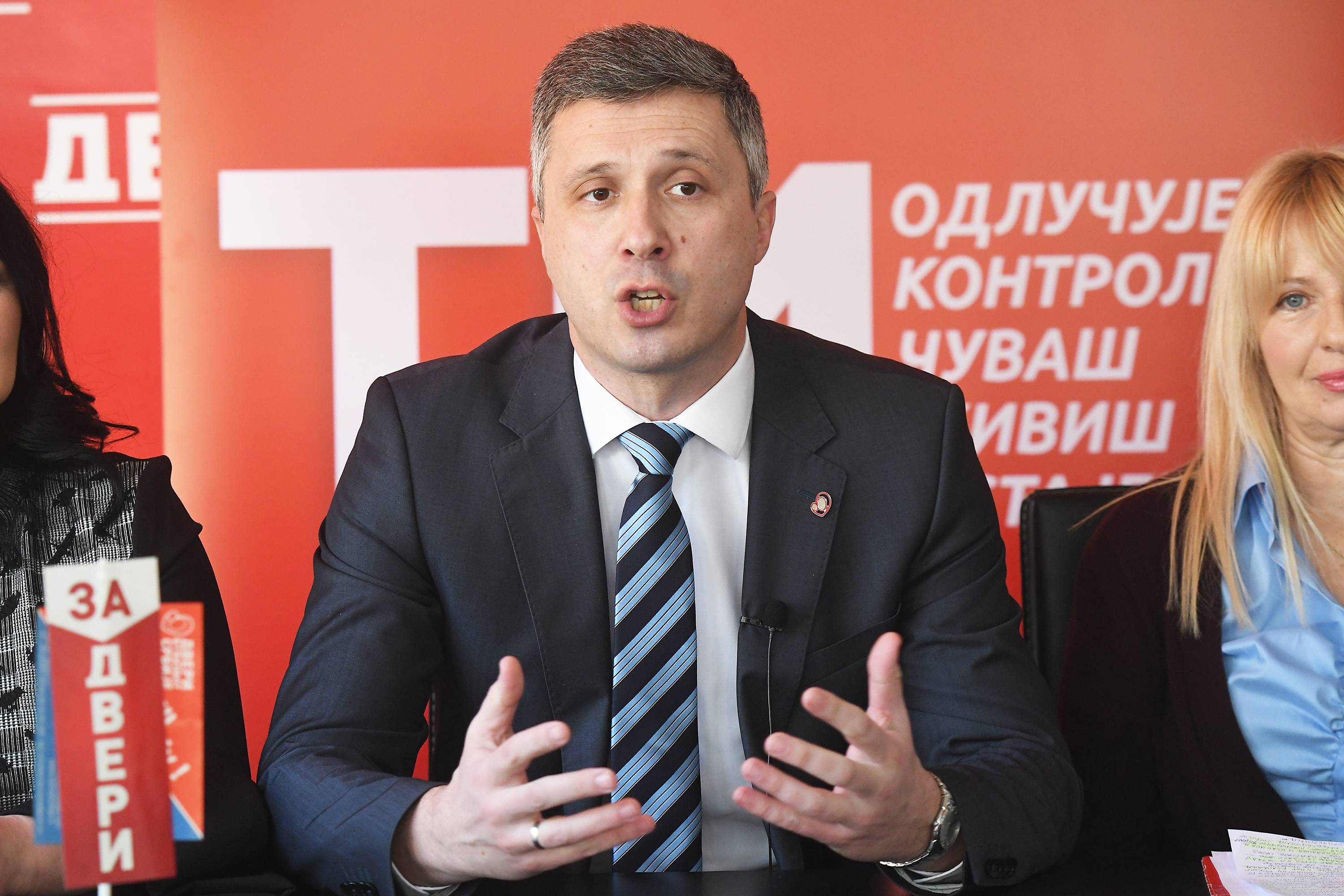 Novi Sad, 22.02.2021. - Predstavljanje proglasa "Za nasu Vojvodinu" i Programa manjinske politike Dveri odrzano je danas u kancelariji Pokreta Dveri u Novom Sadu. Na fotografiji predsednik Dveri Bosko Obradovic. (BETAPHOTO/DRAGAN GOJIC/DS)