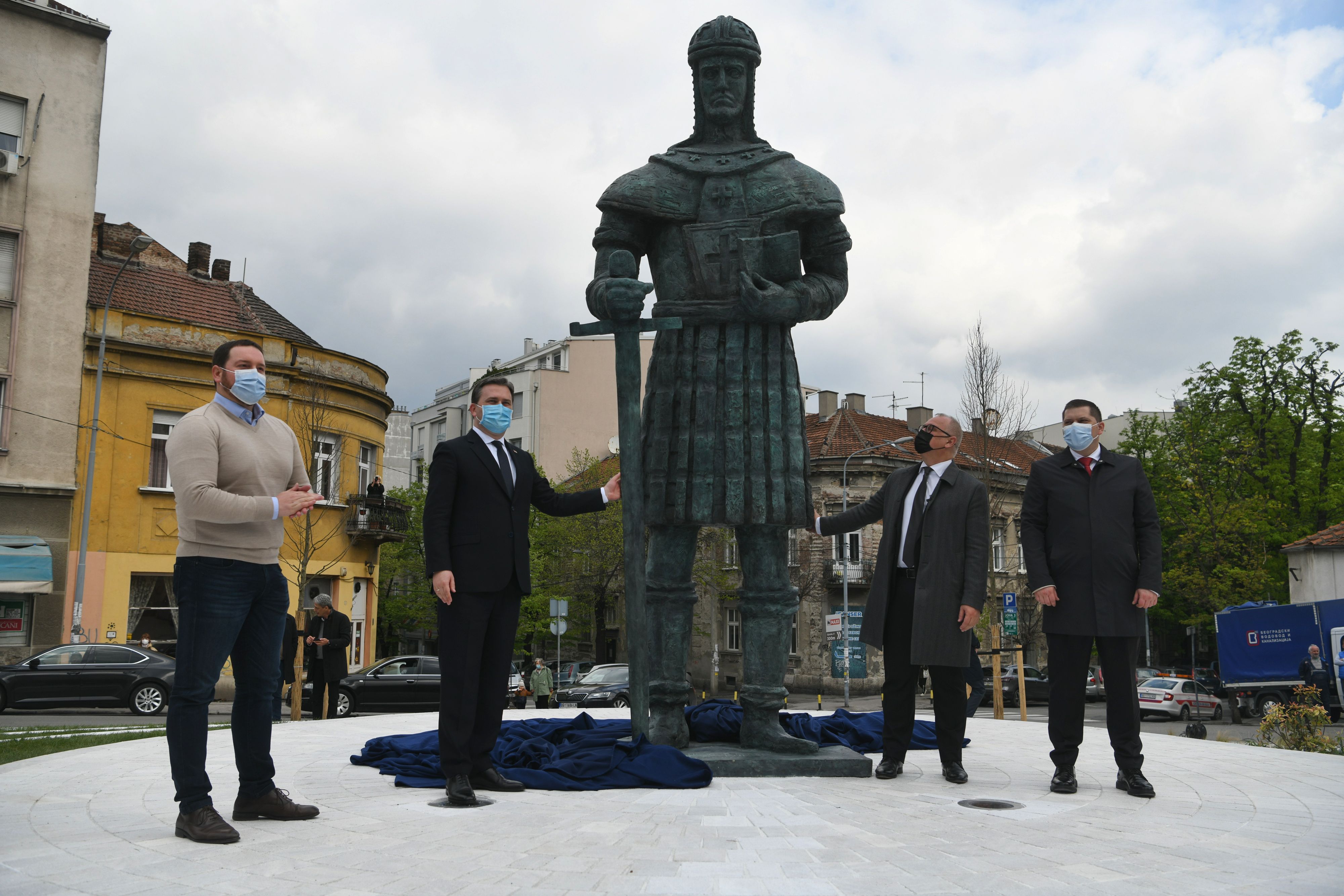 Beograd 19. april 2021. Nikola Selakovic, Goran Vesic, Nikola Nikodijevic, Otkrivanje spomenika despotu Stefanu Lazarevicu na Gundulicevom vencu Foto:Filip Krainčanić/Nova.rs