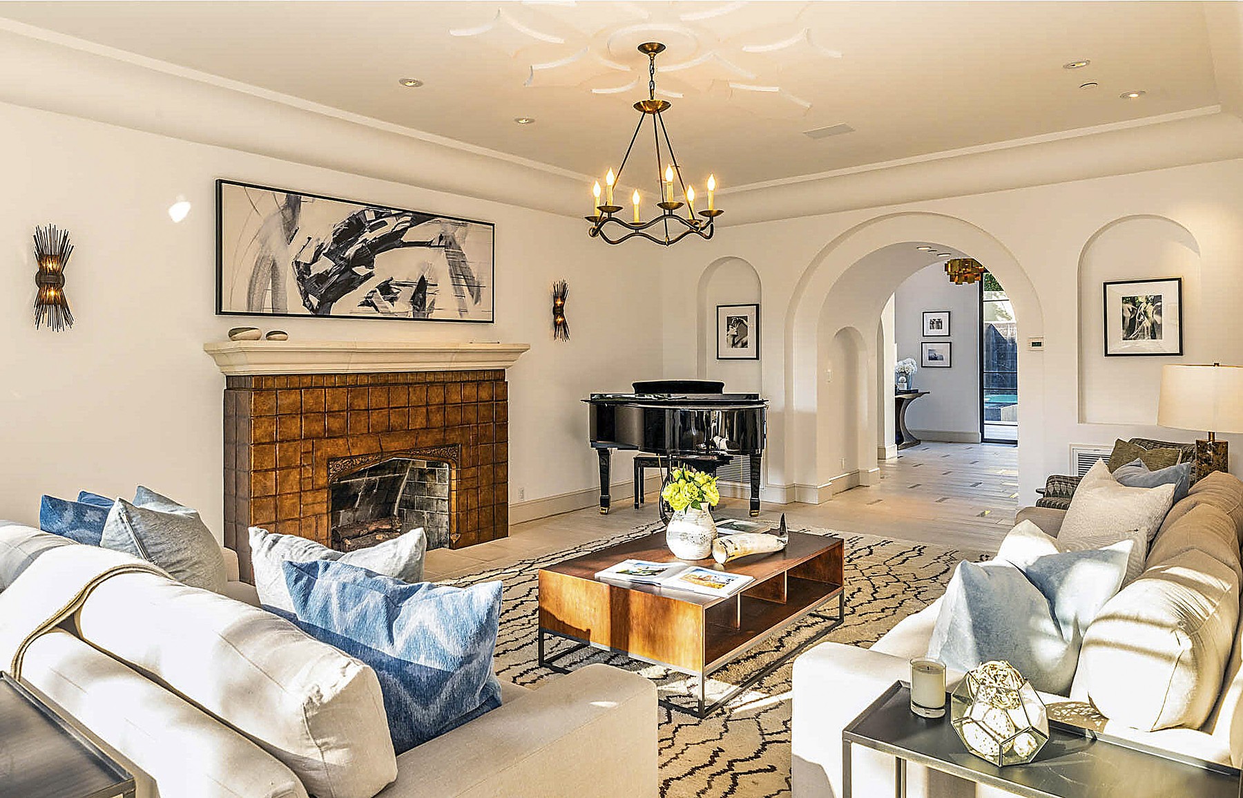 Rihanna Has Listed Her Hollywood Hills Estate For $ 7.8 Million Dollars