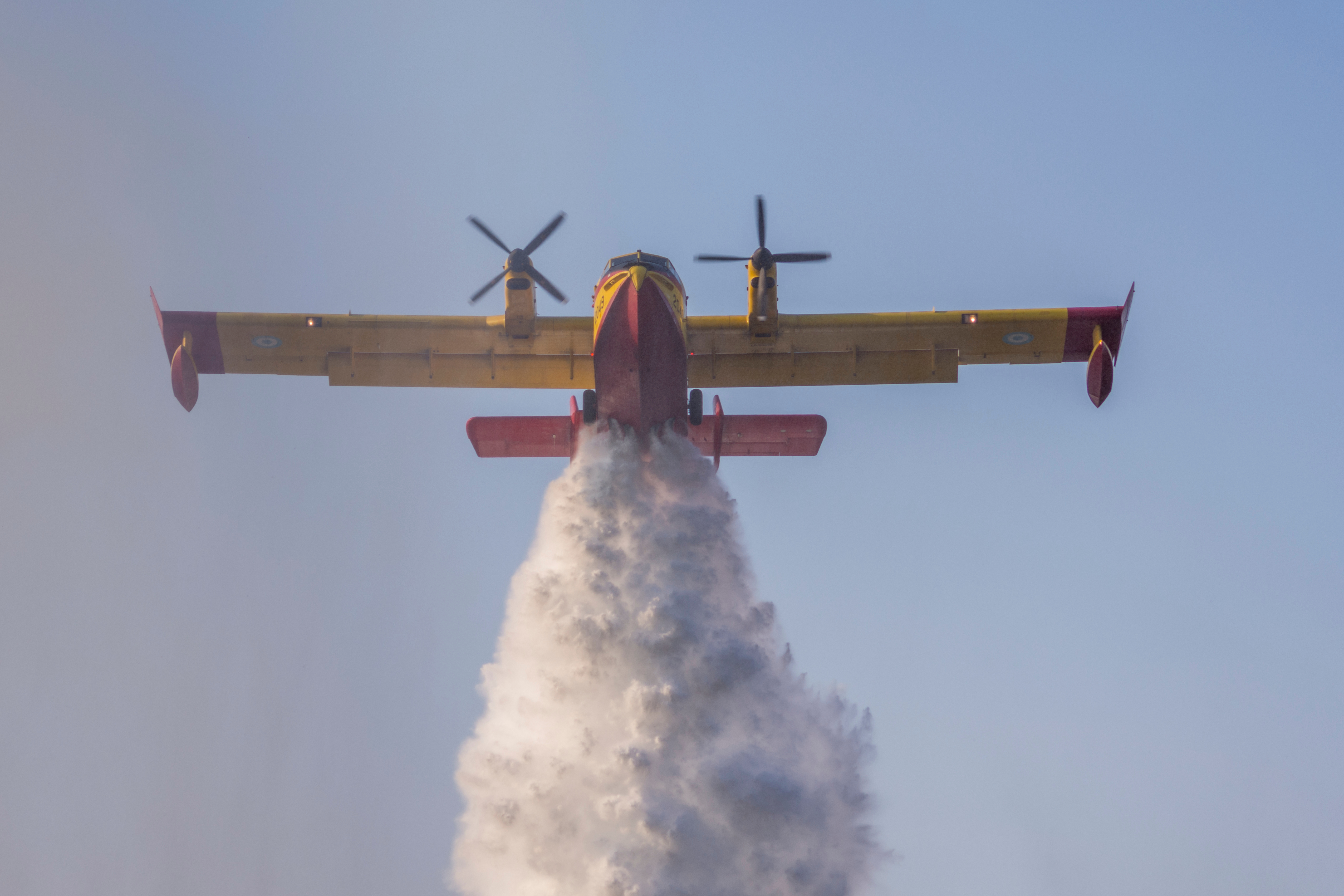 Kanader, požar, avion za gašenje požara, ilustracija Foto: Shutterstock/Dimitrios Vlassis