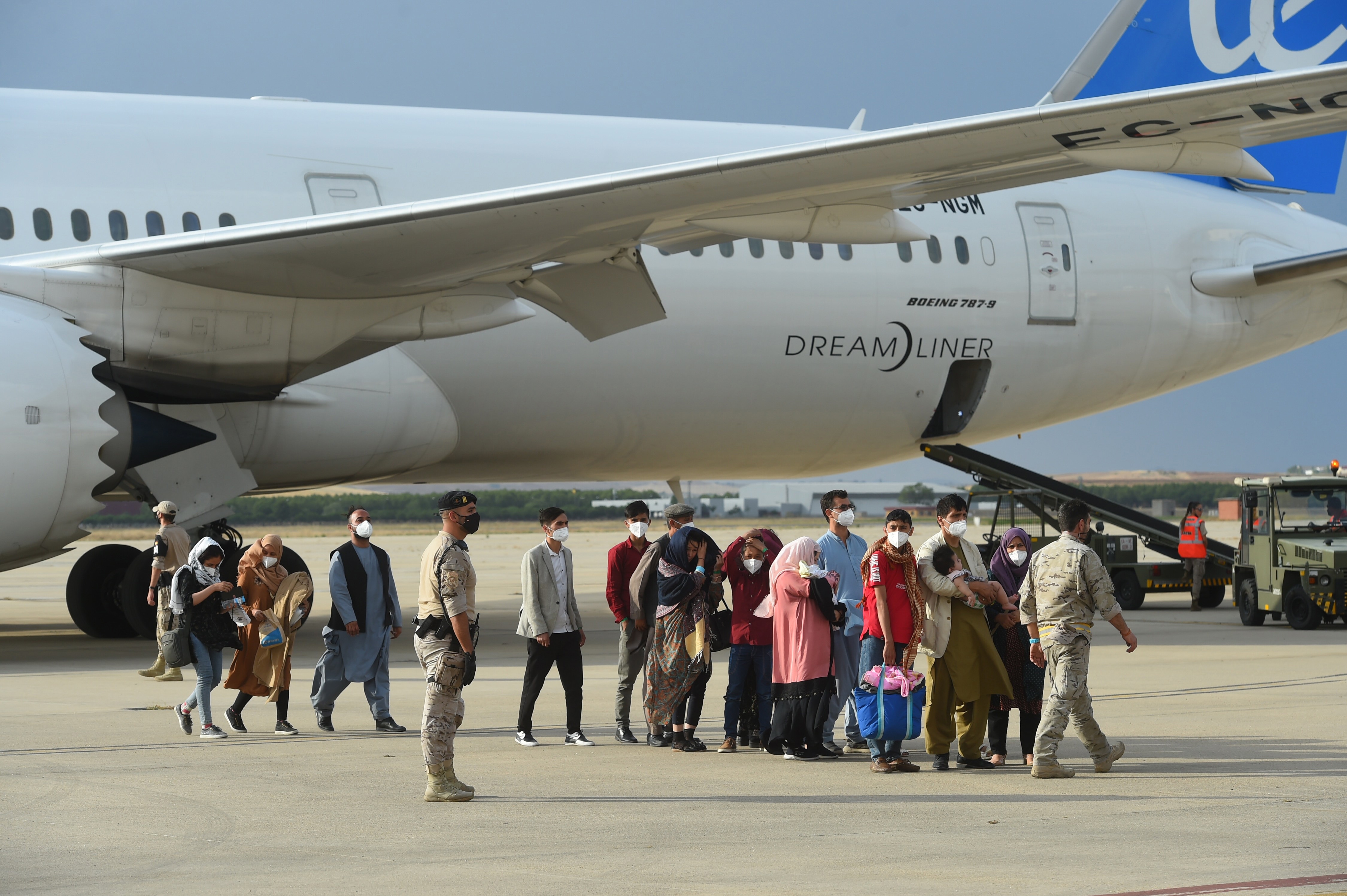 Afghan citizens evacuated by Spanish authorities Izbeglice Avganistan Madrid Spanija