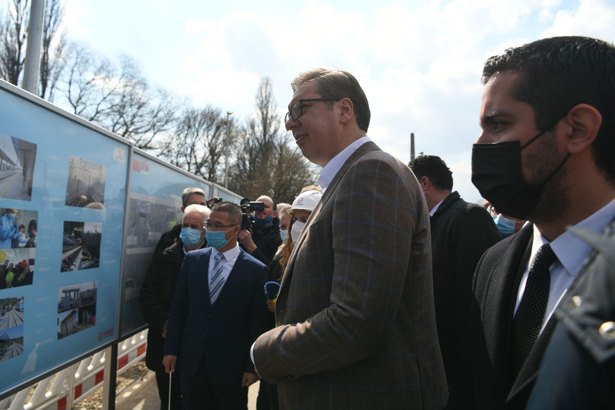 Beograd 25.03.2021. Aleksandar Vučić, Tomislav Momirović, Toma Mona. Železnička stanica Zemun, radovi, obilzaka radova Foto: Filip Krainčanić/Nova.rs