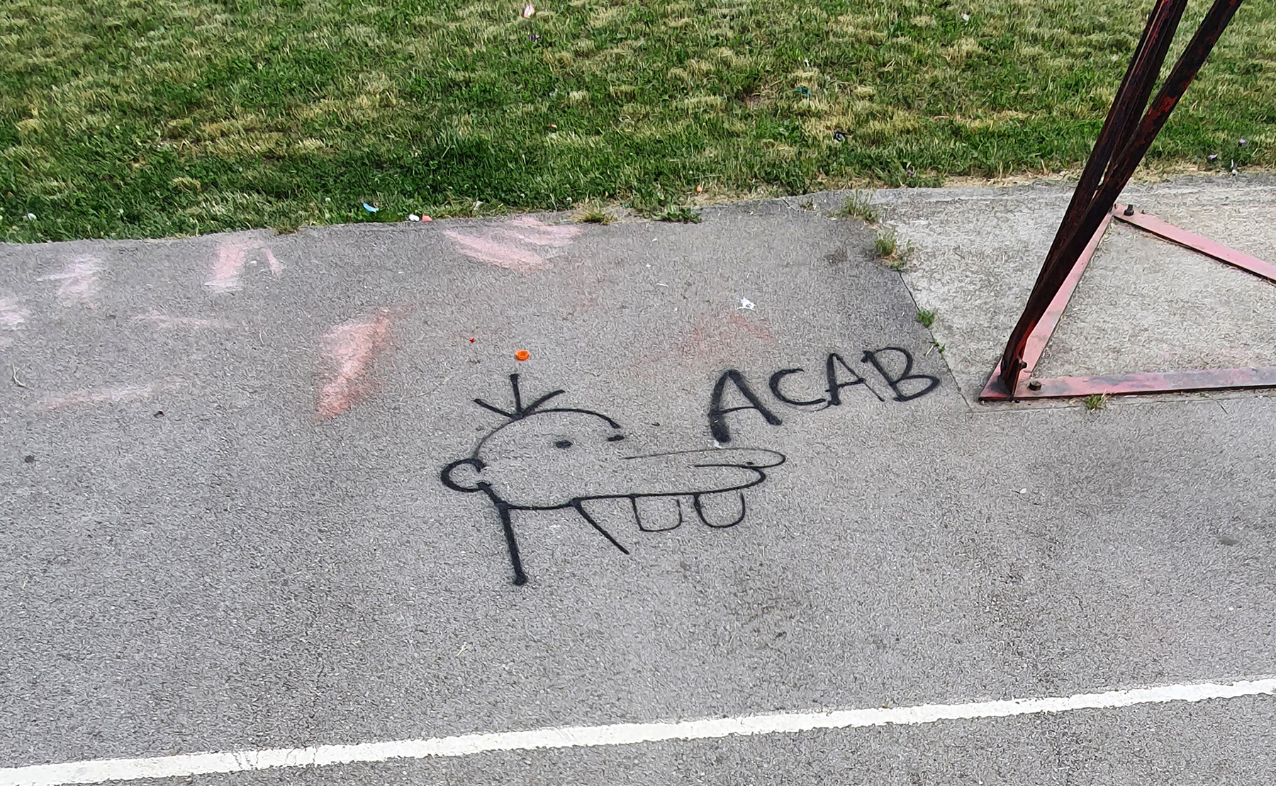 novi grafiti u blokovima smrt jevrejima i pederima nacistički grafiti