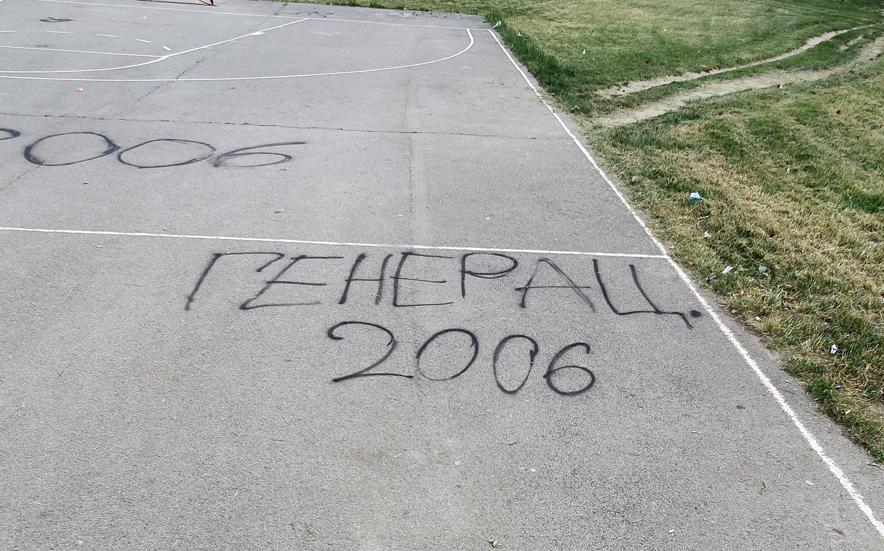 novi grafiti u blokovima smrt jevrejima i pederima nacistički grafiti
