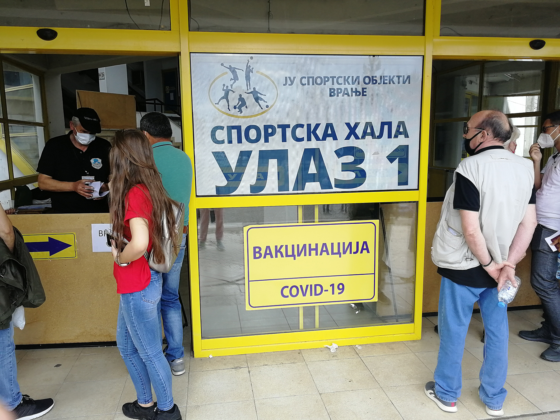 Mladi Skopljanci došli u Vranje po vakcinu zbog Exita