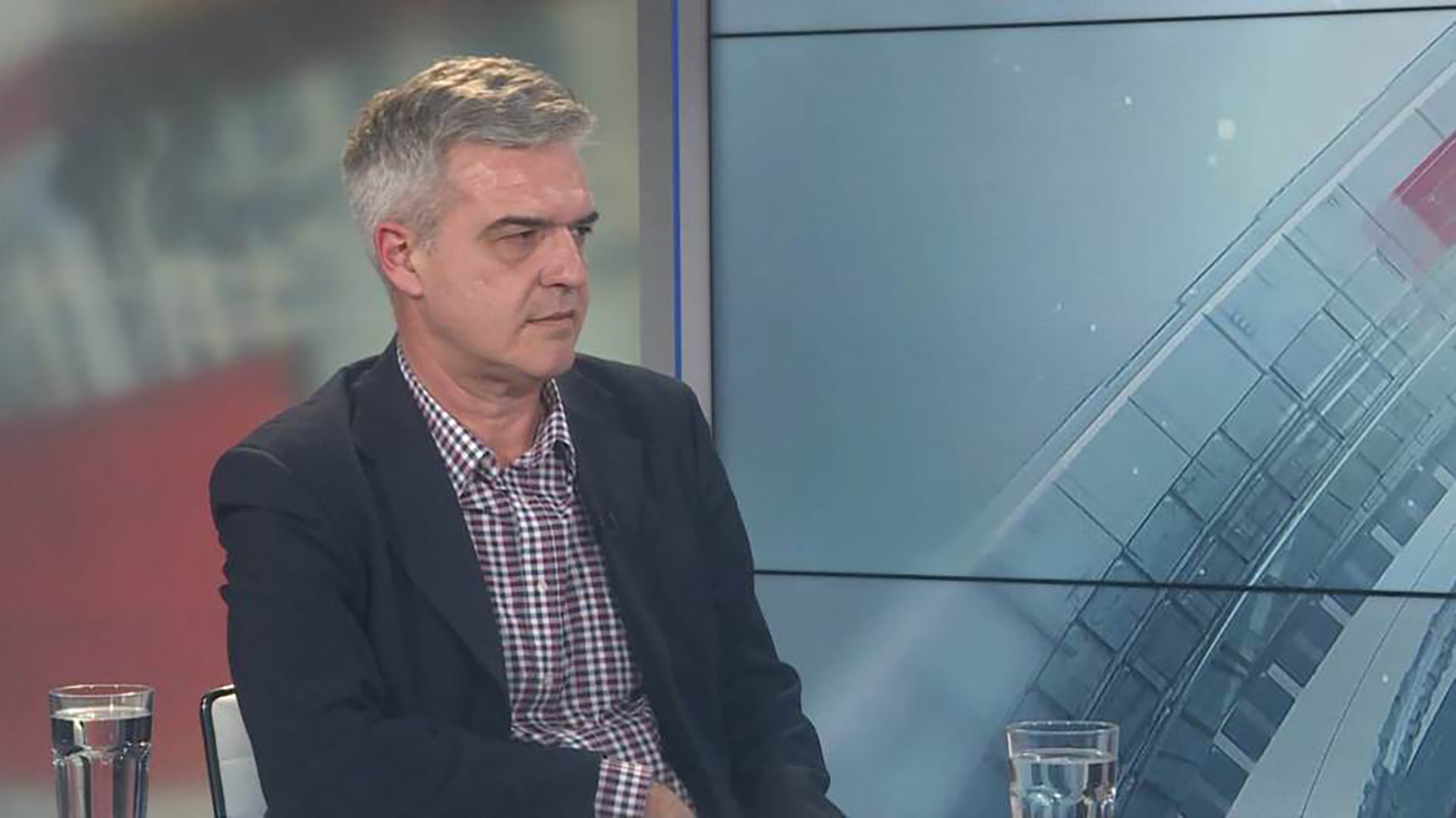 Probudi se Rušenje predratnih kuća da bi se na njihovom mestu sagradile staklene zgrade odavno nije jedini "specijalitet" beogradskih investitora Aleksandar Arsenijević, Društvo za ulepšavanje Vračara